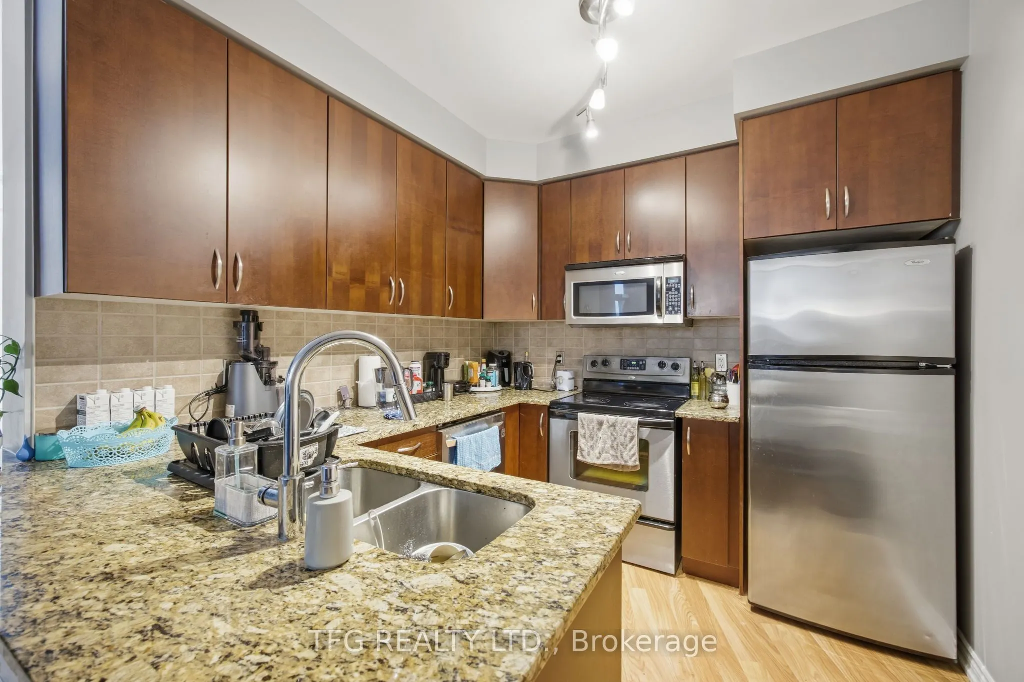 9225 Jane Street, #417
