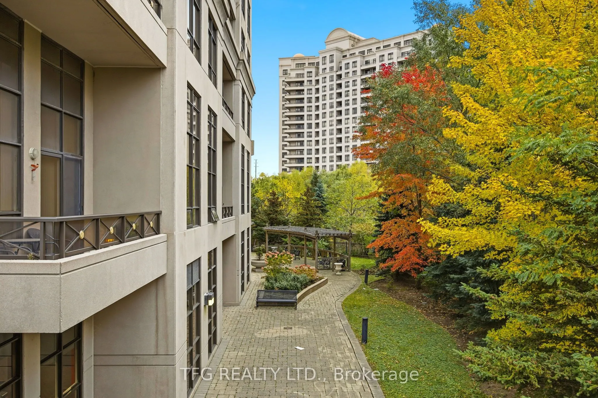 9225 Jane Street, #417