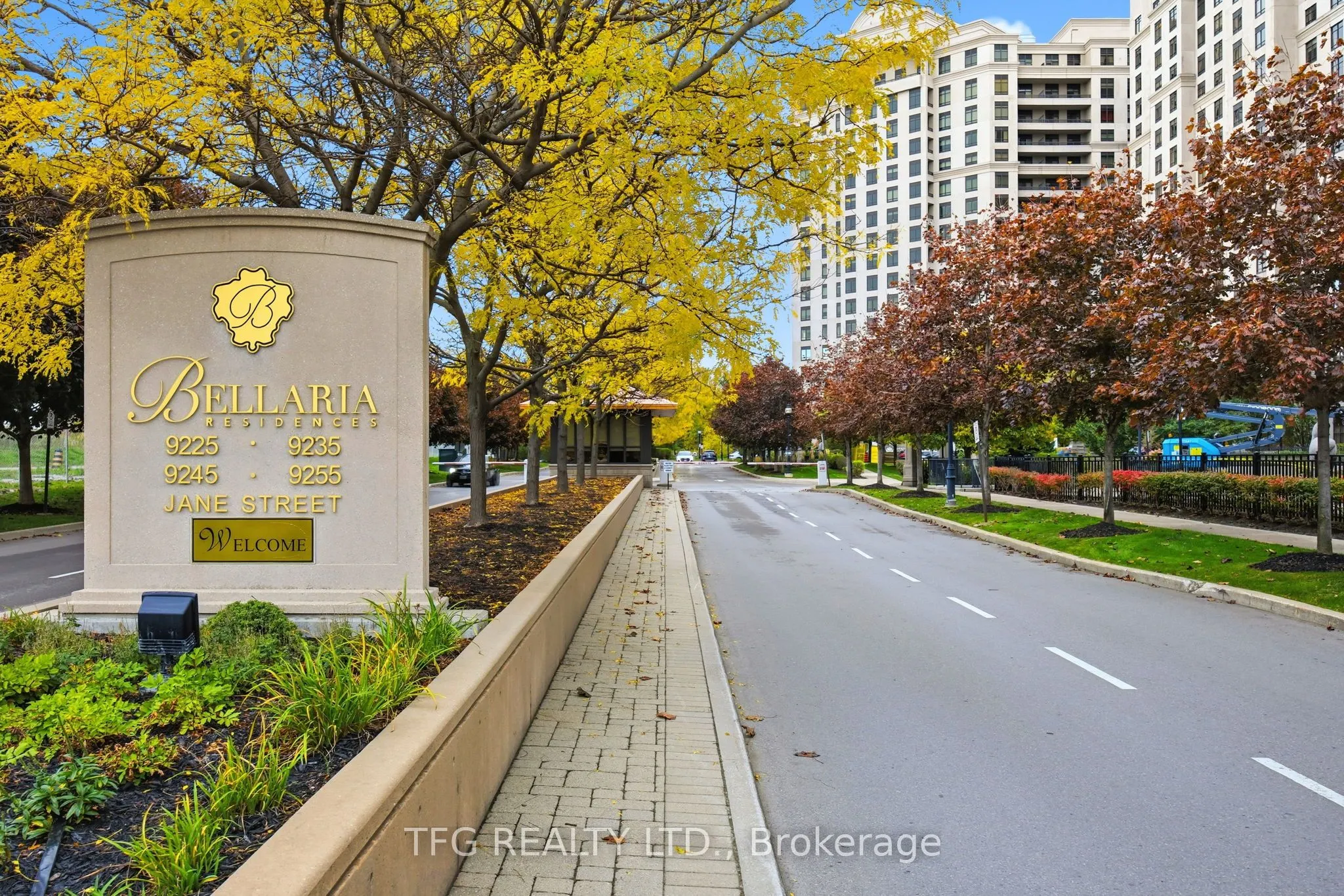 9225 Jane Street, #417