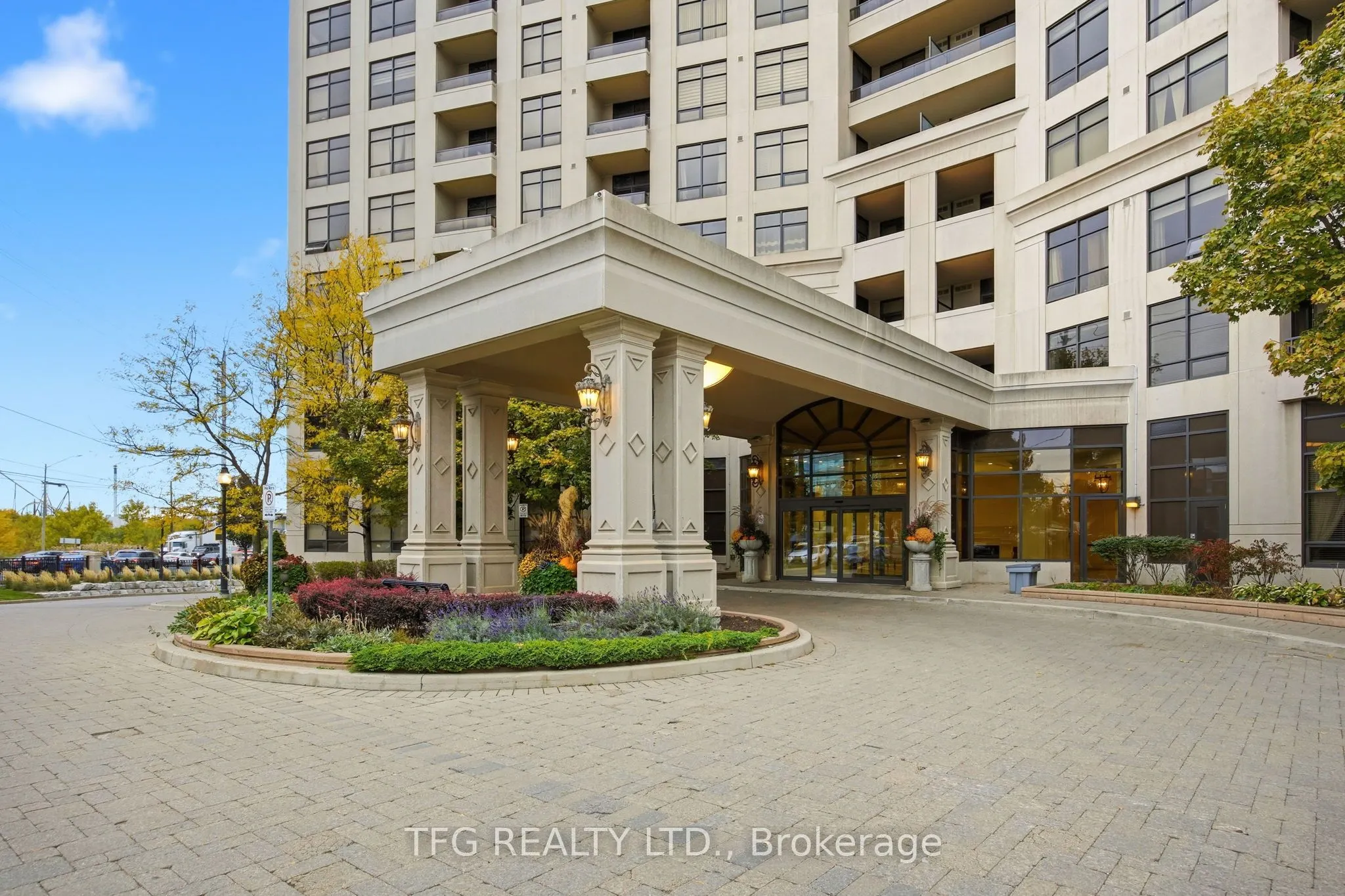 9225 Jane Street, #417