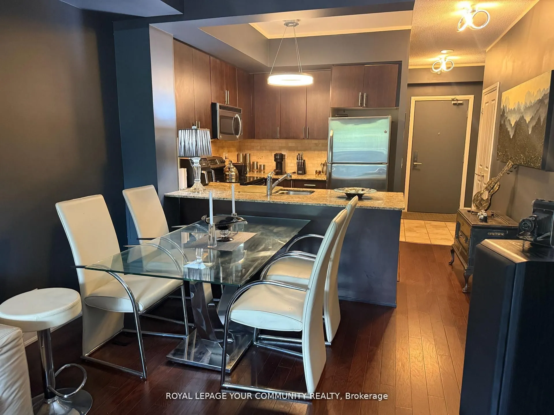 520 Steeles Avenue W, #208