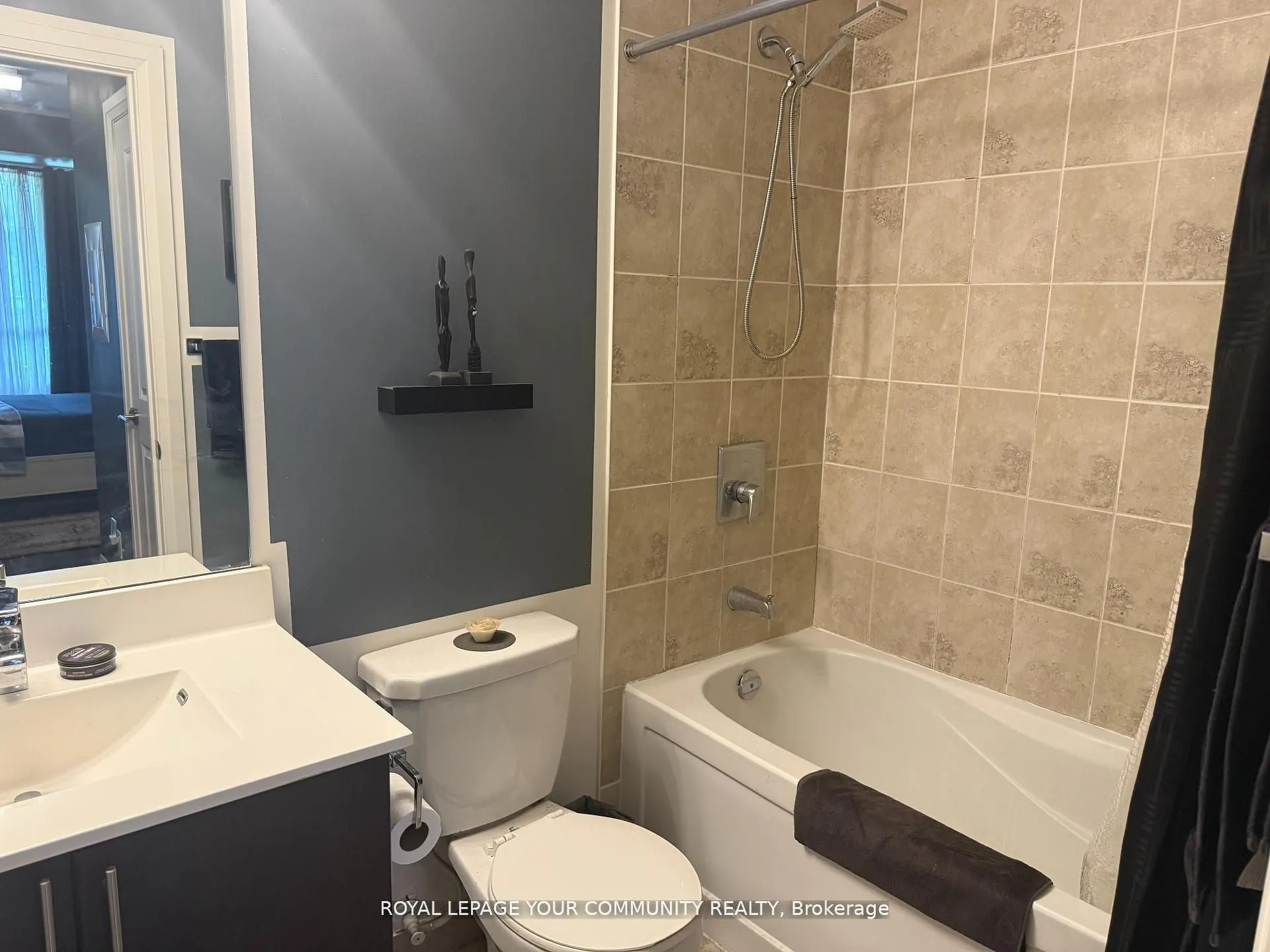 520 Steeles Avenue W, #208