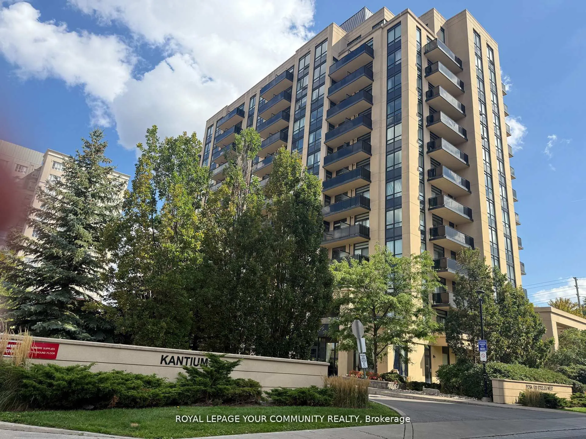 520 Steeles Avenue W, #208