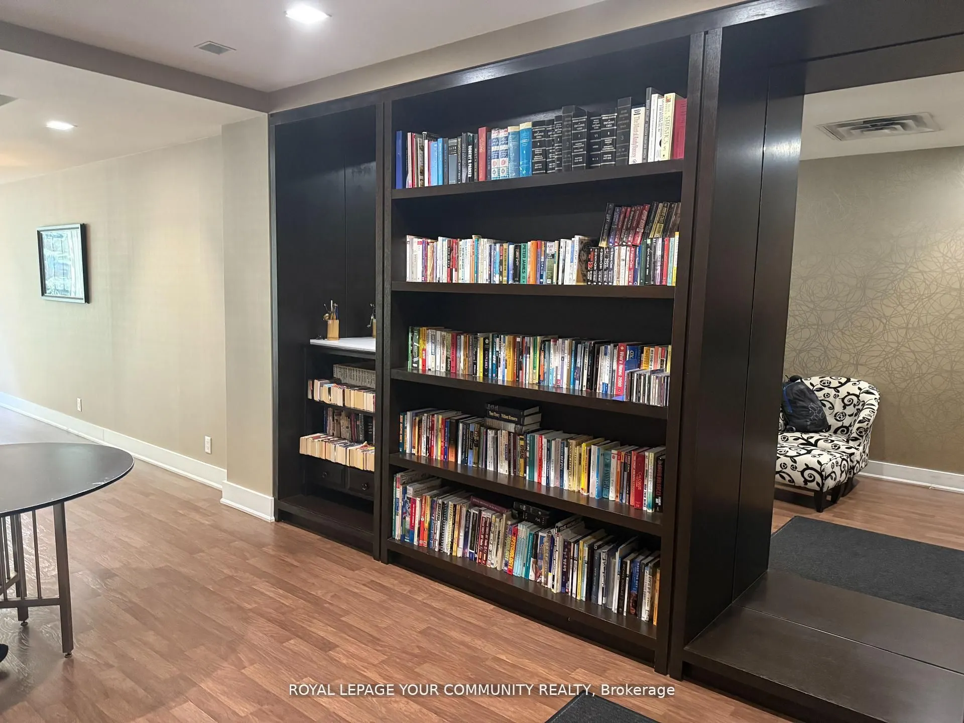 520 Steeles Avenue W, #208