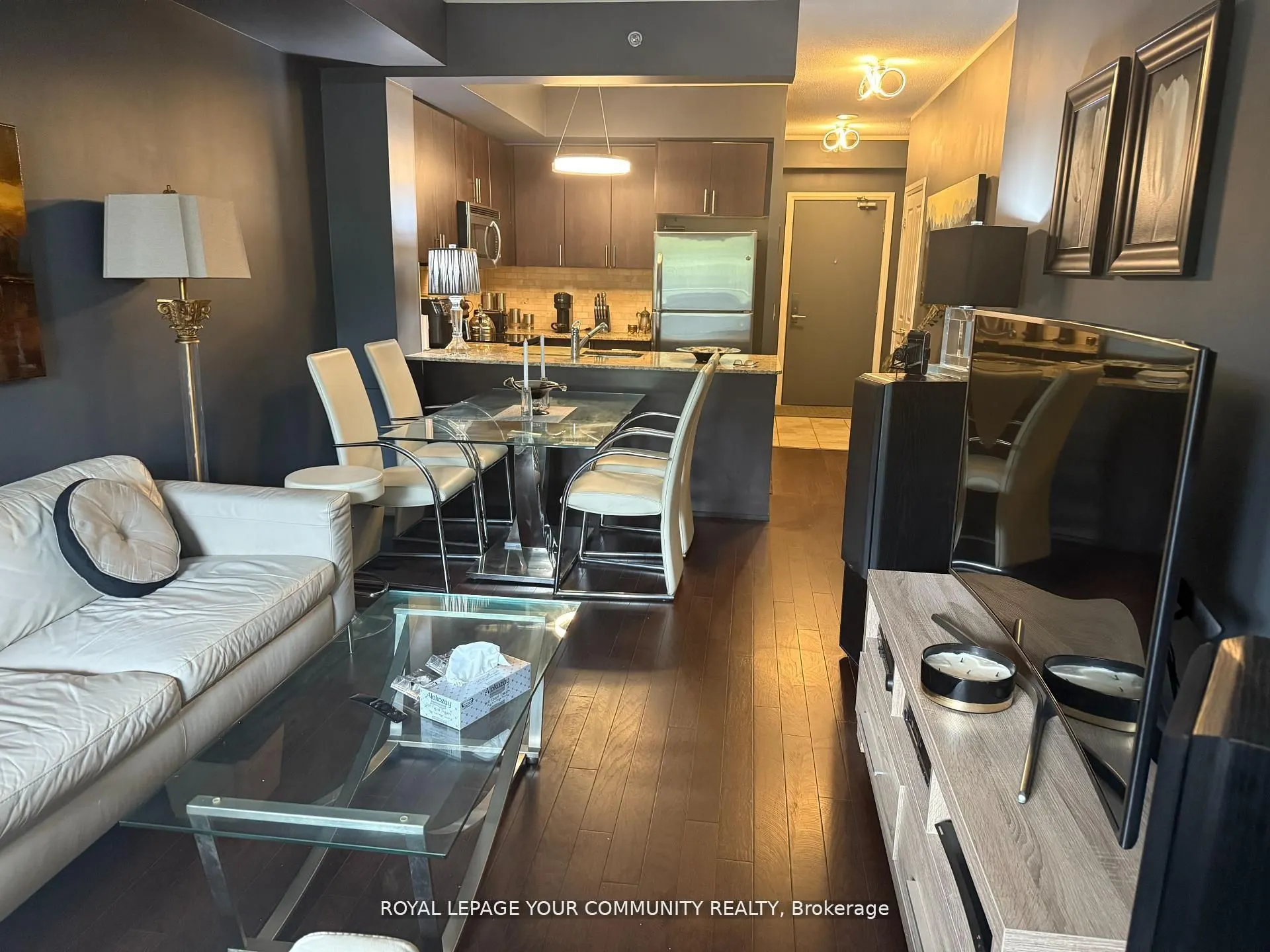 520 Steeles Avenue W, #208