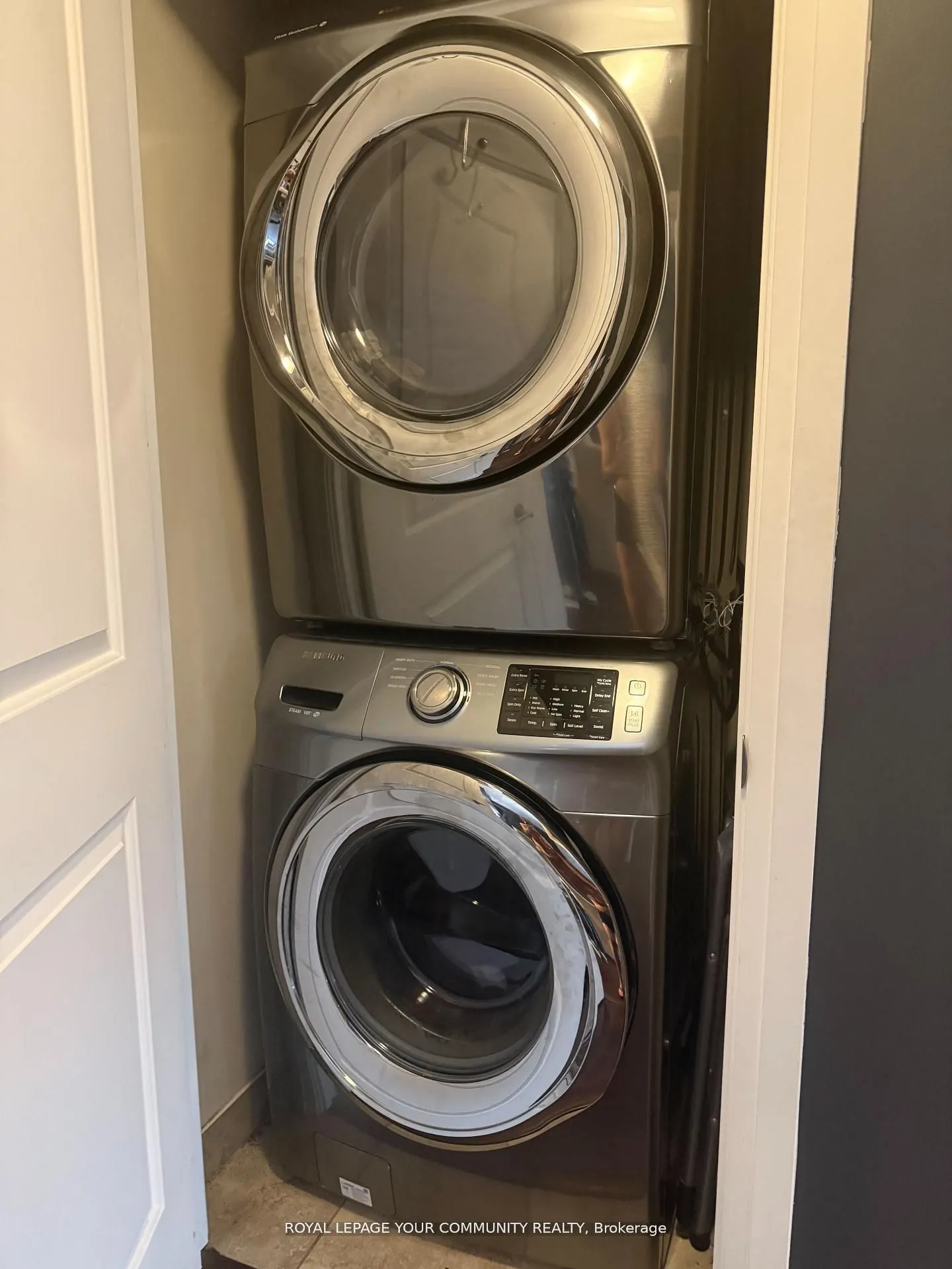 520 Steeles Avenue W, #208