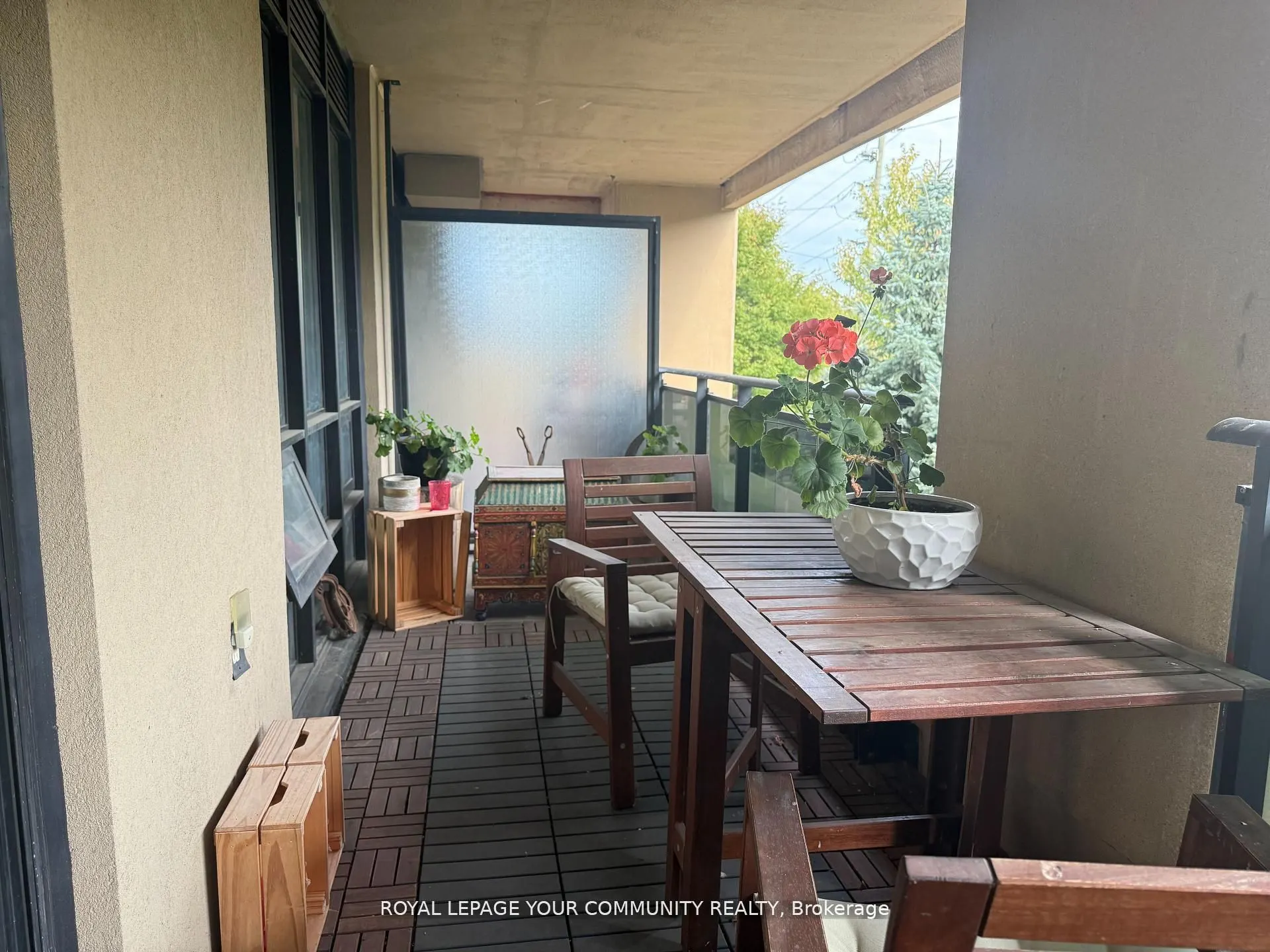 520 Steeles Avenue W, #208