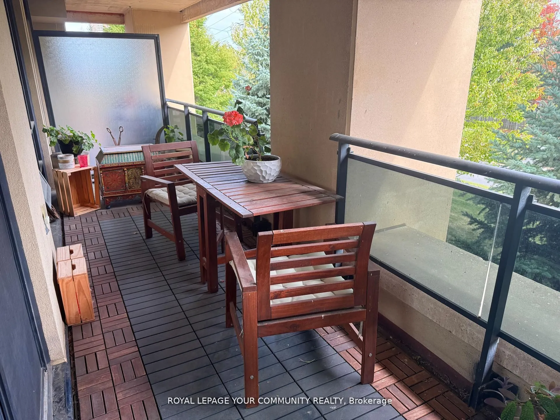 520 Steeles Avenue W, #208