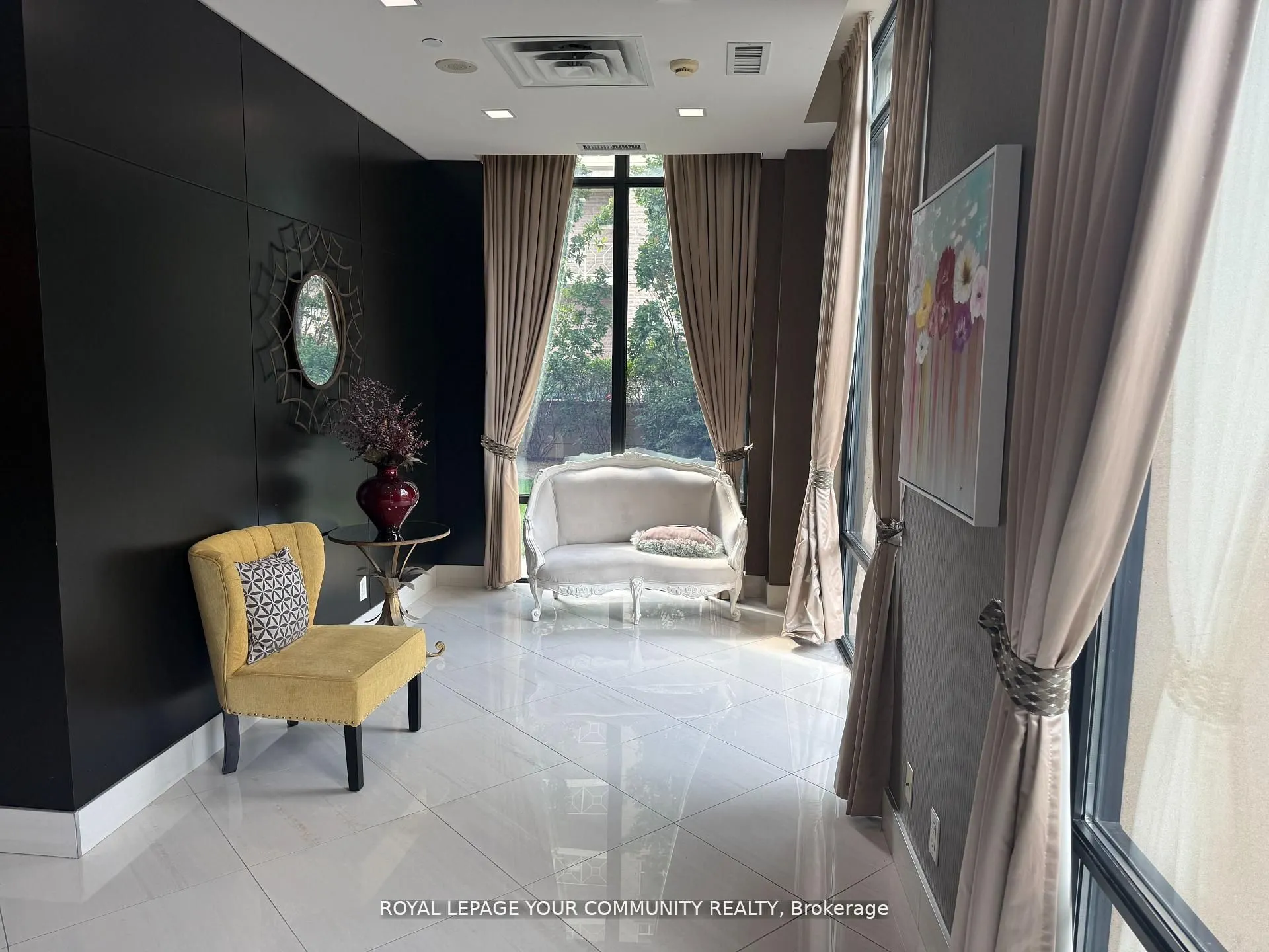 520 Steeles Avenue W, #208