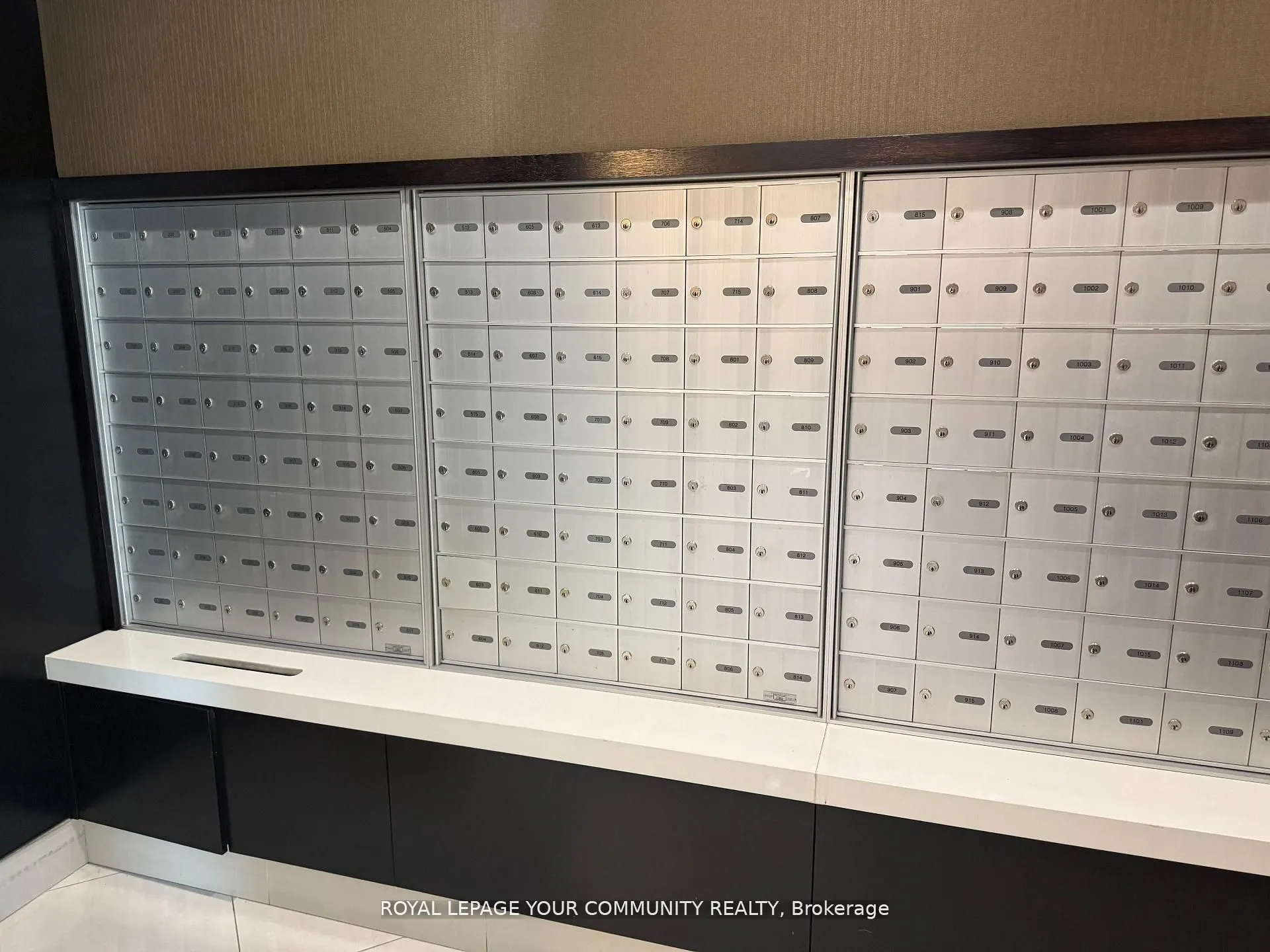 520 Steeles Avenue W, #208