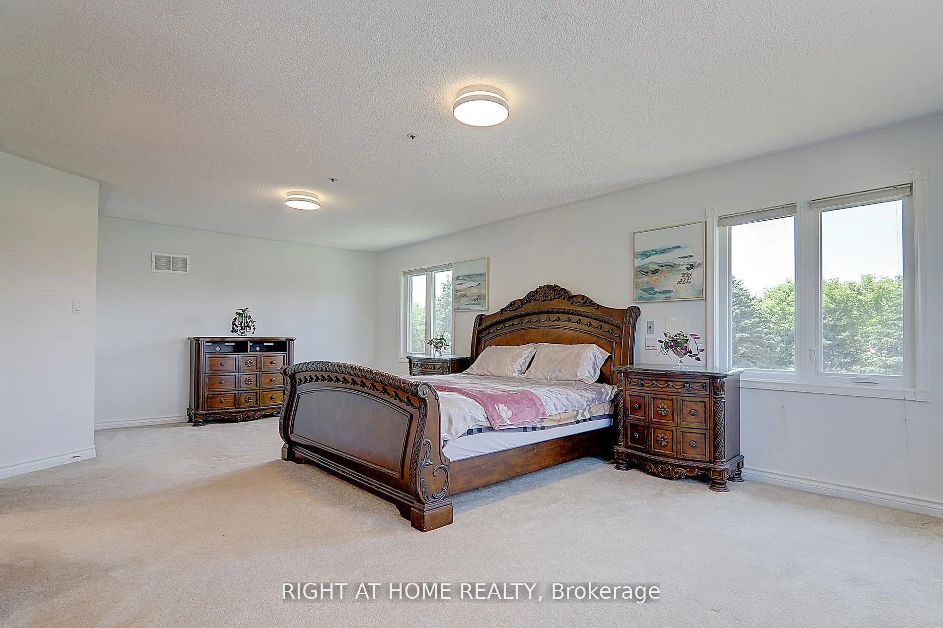 1008 Mount Albert Road