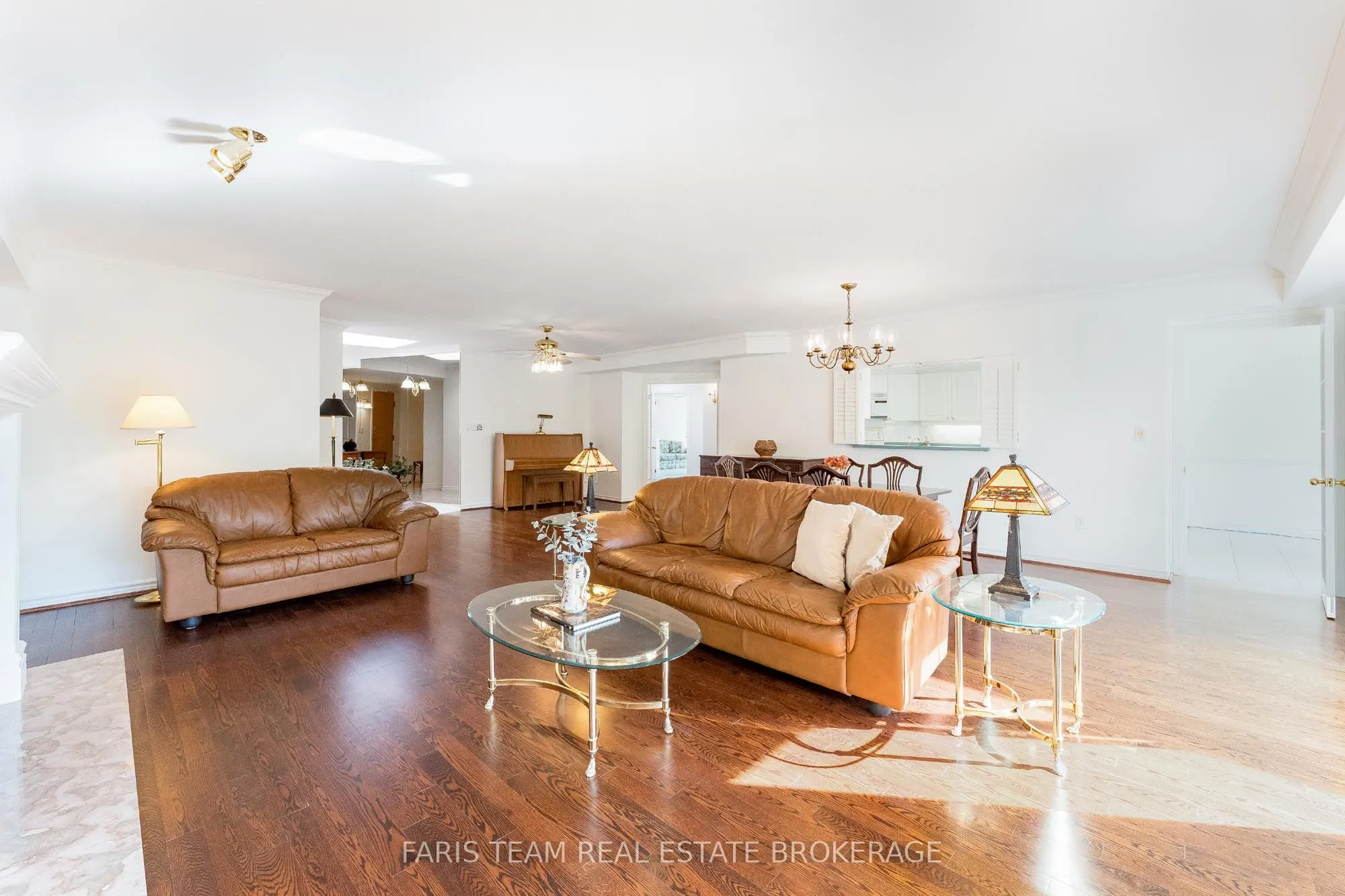 85 Wellington Street W, #307