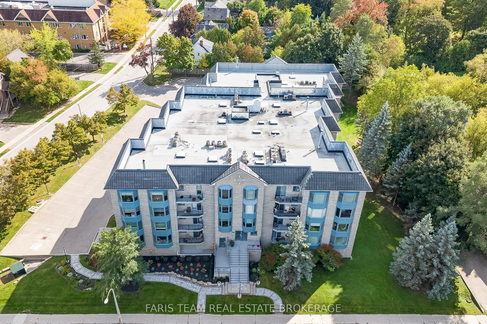 85 Wellington Street W, #307