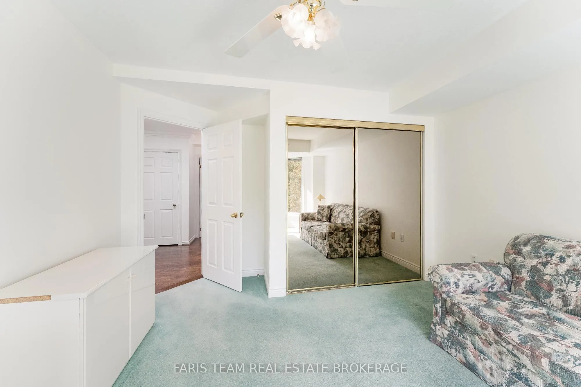 85 Wellington Street W, #307