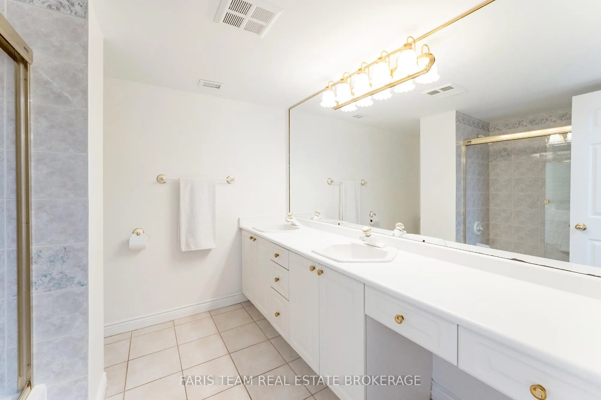 85 Wellington Street W, #307