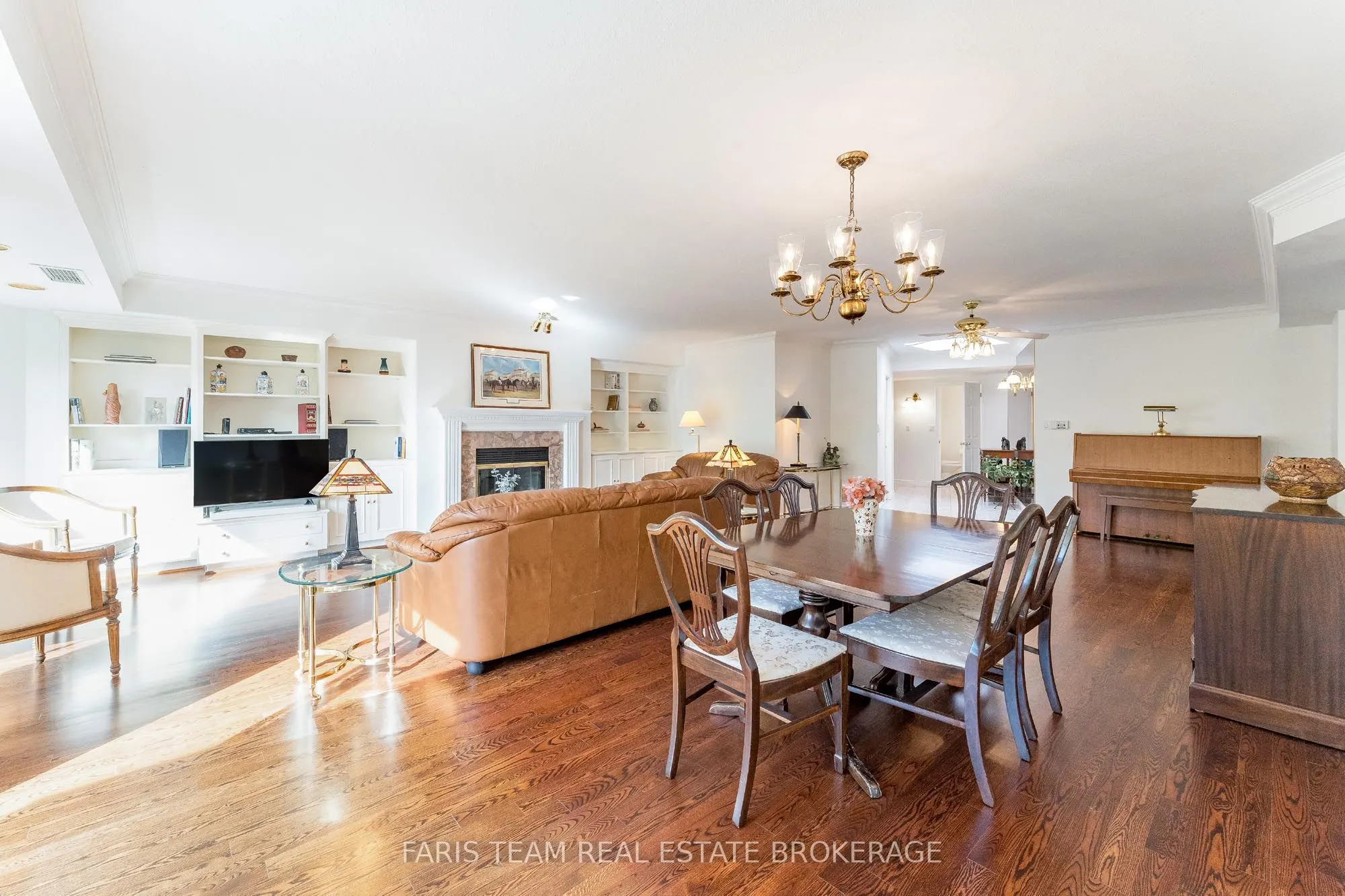 85 Wellington Street W, #307