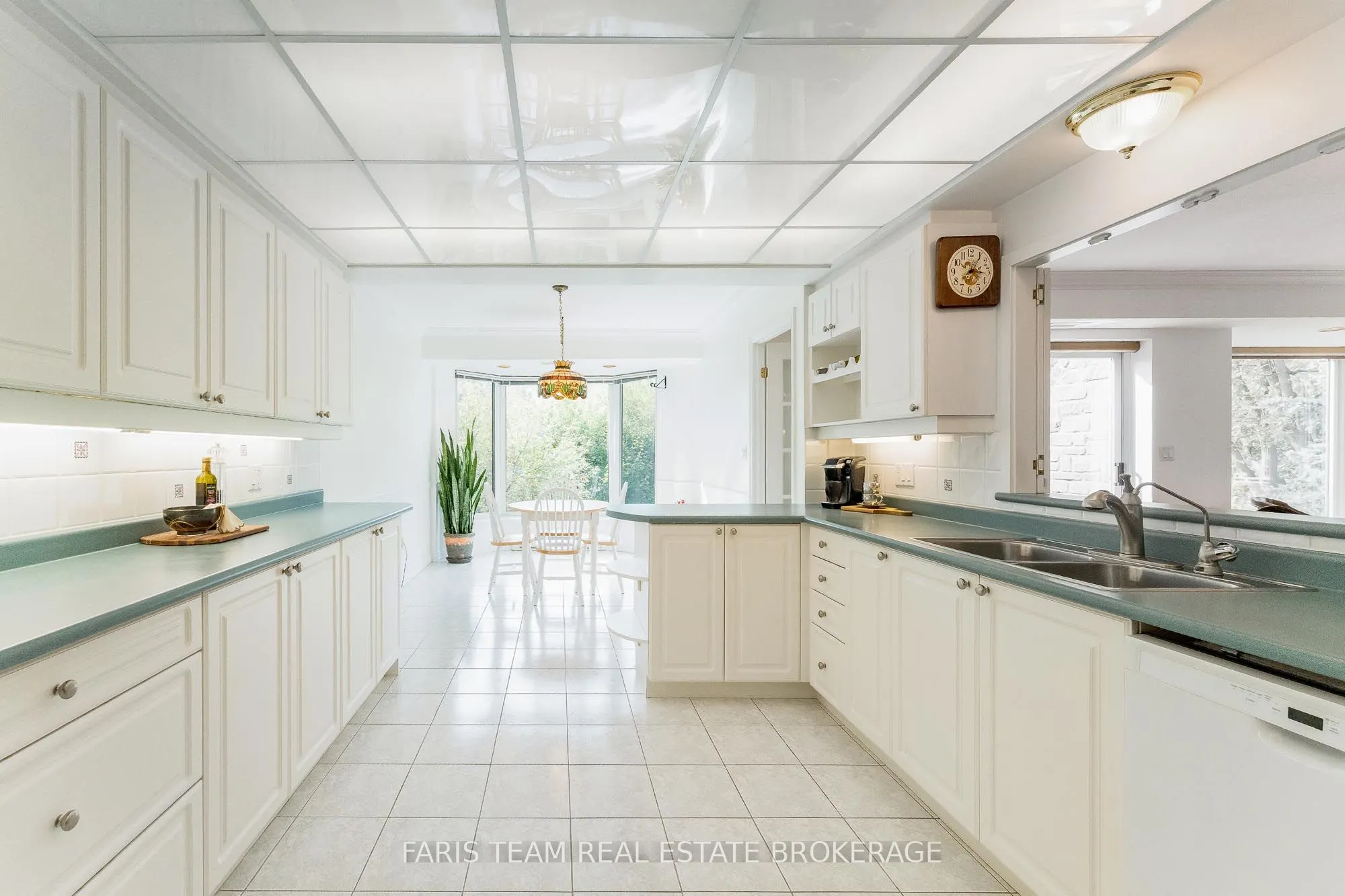 85 Wellington Street W, #307