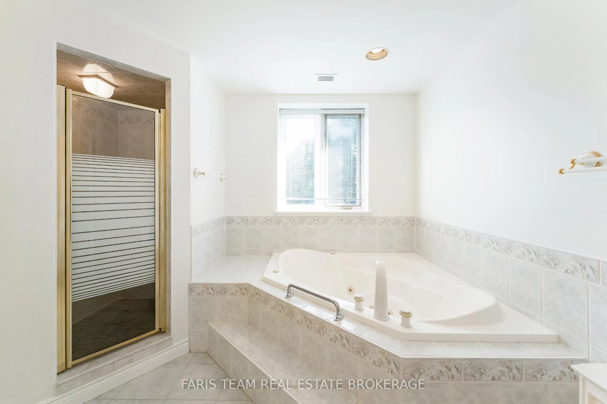 85 Wellington Street W, #307