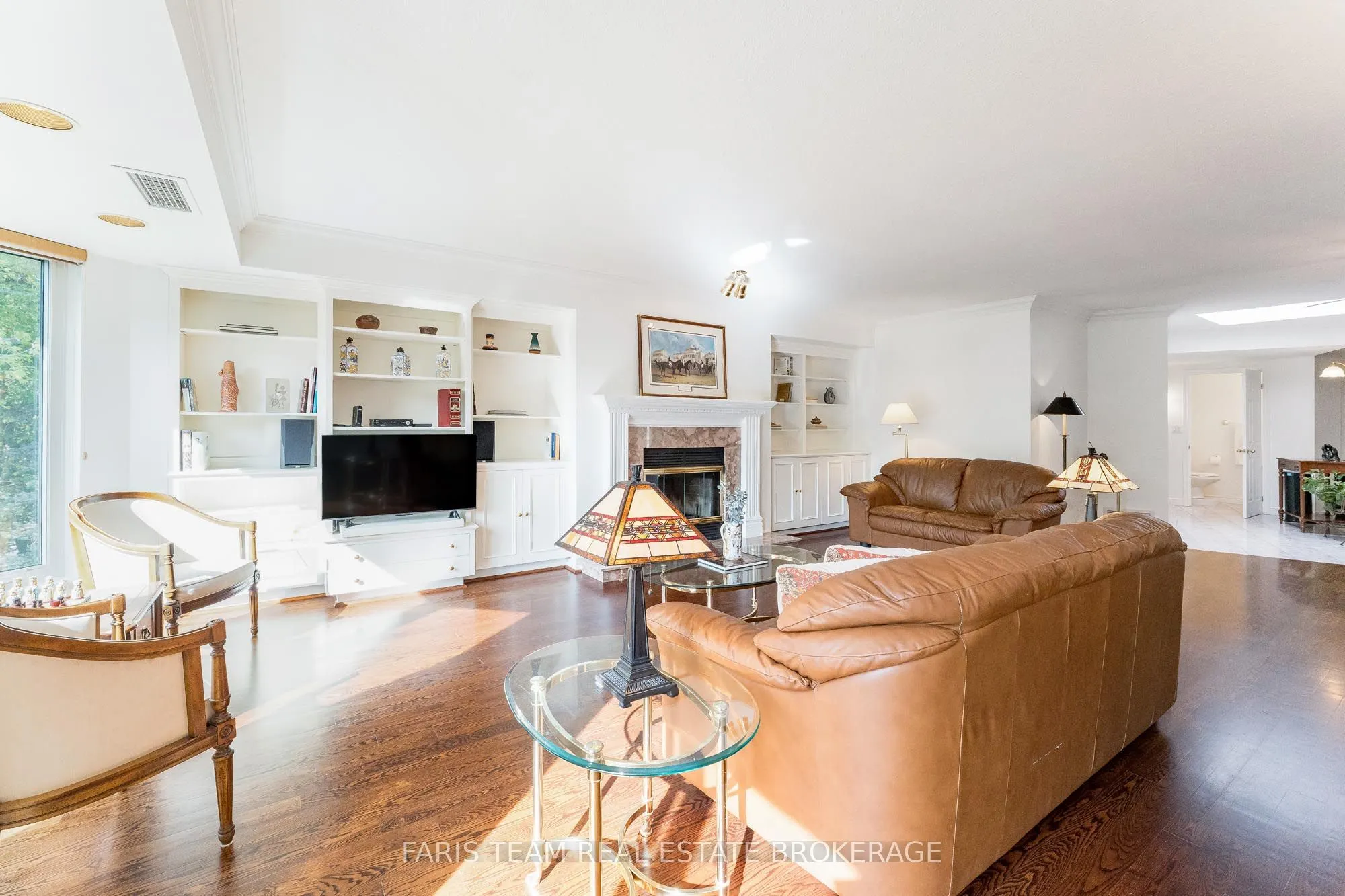 85 Wellington Street W, #307