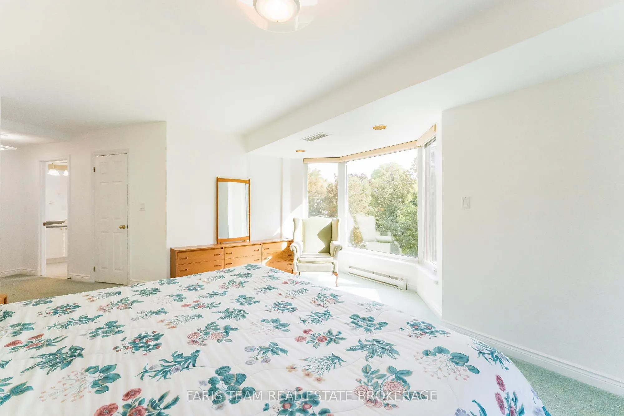 85 Wellington Street W, #307