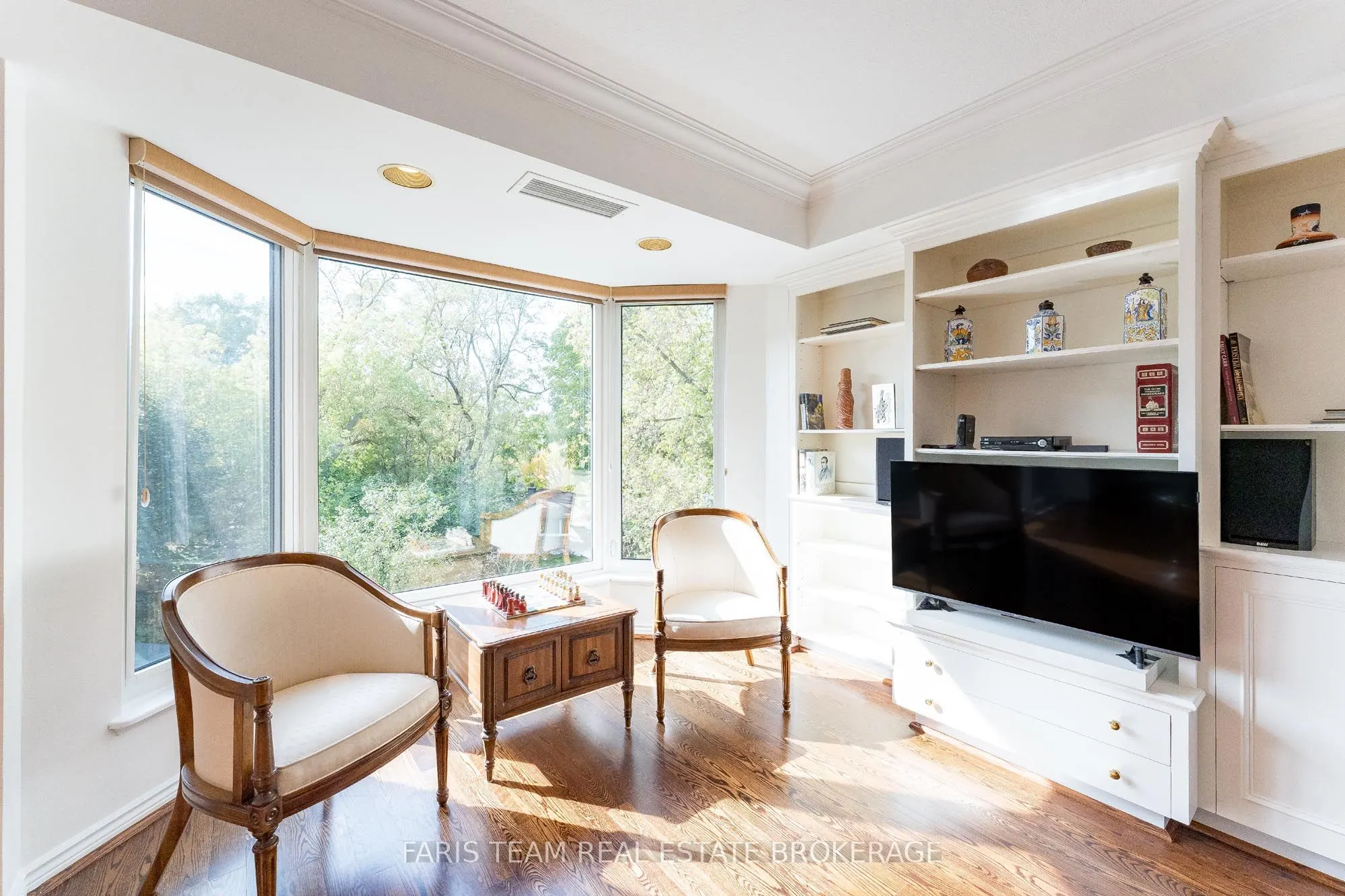 85 Wellington Street W, #307