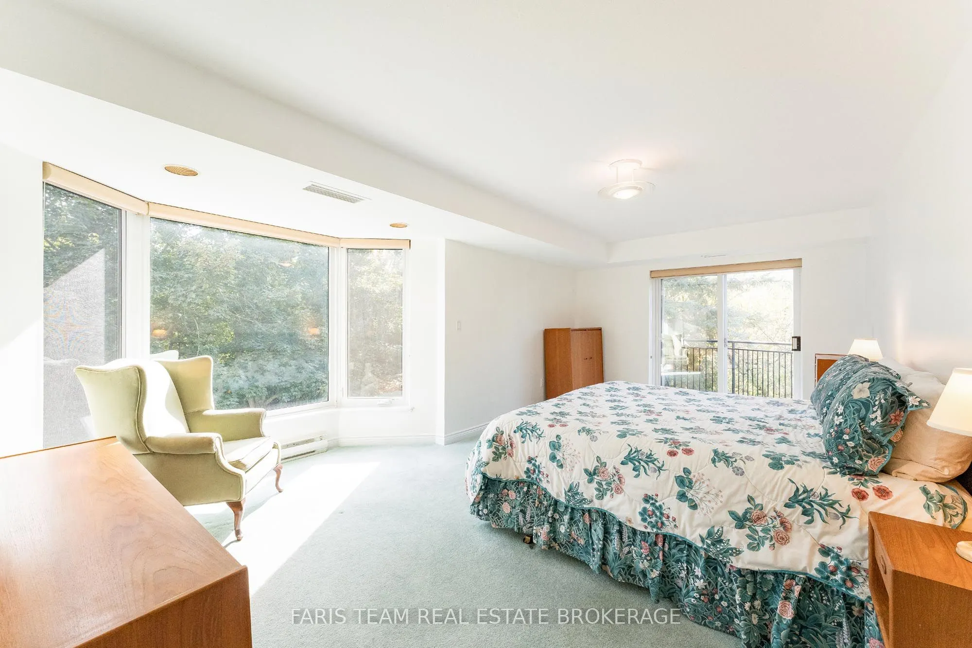 85 Wellington Street W, #307