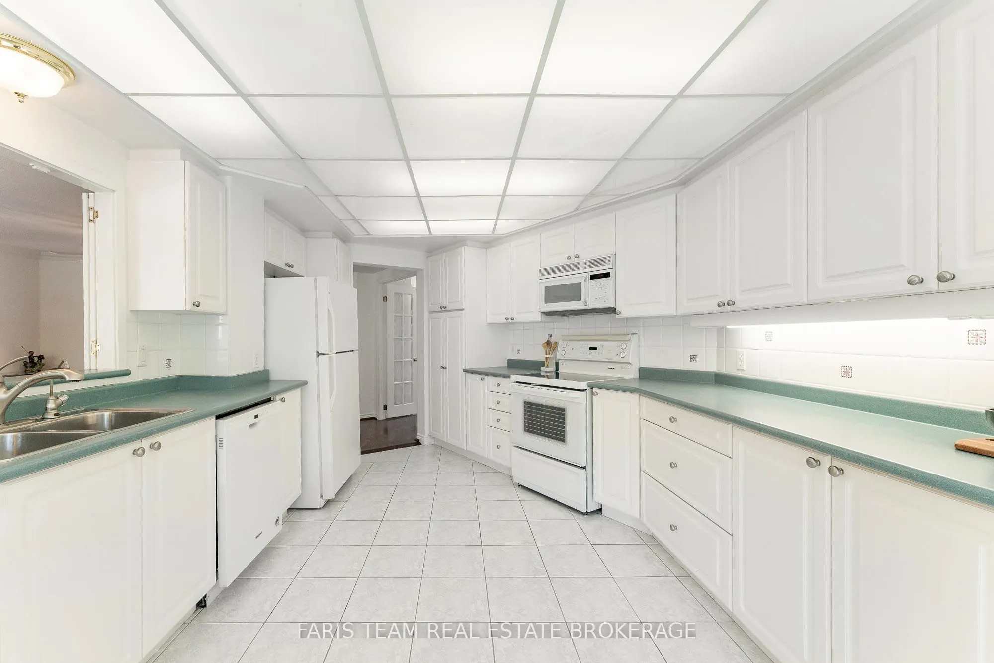 85 Wellington Street W, #307