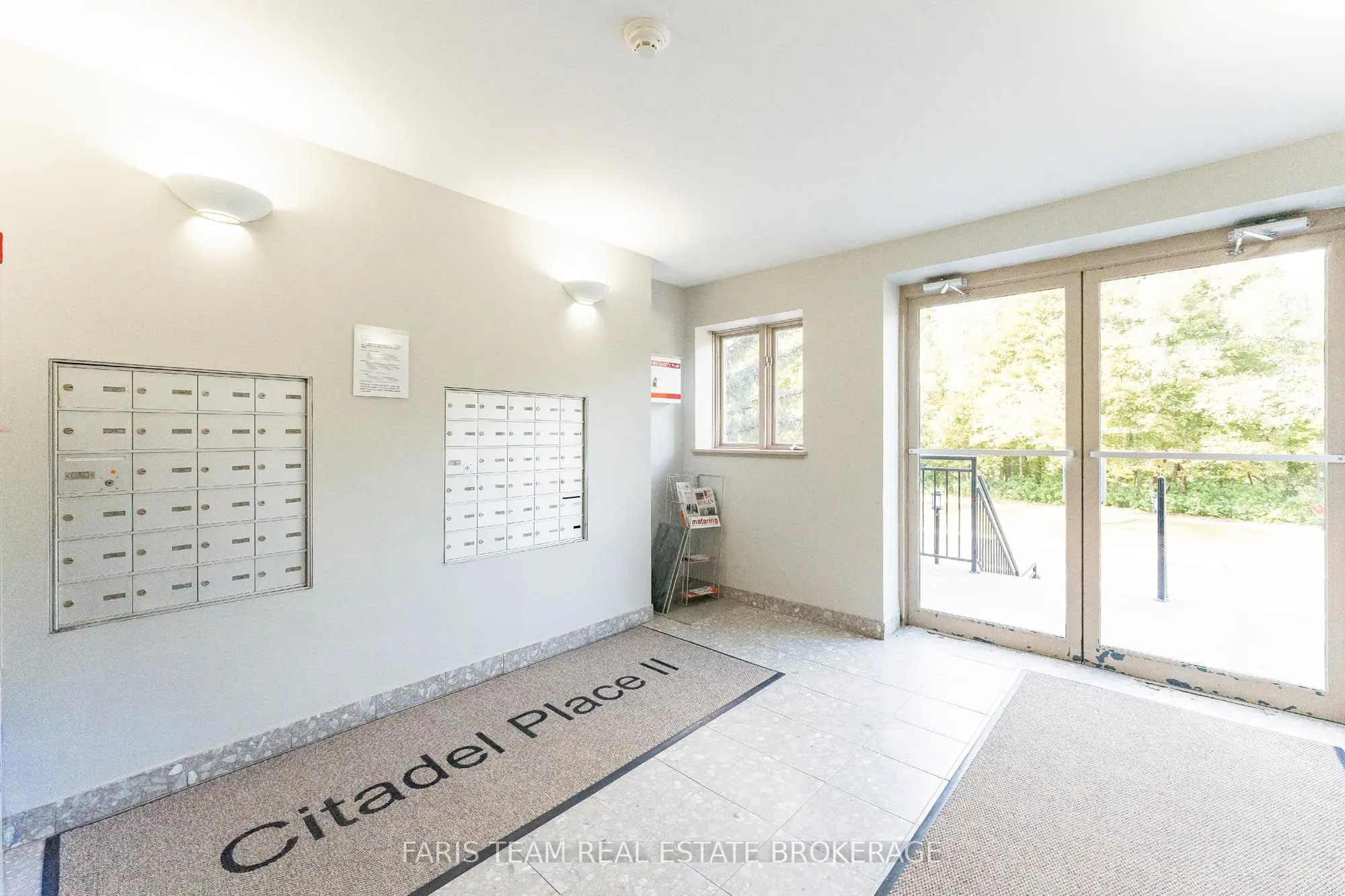 85 Wellington Street W, #307