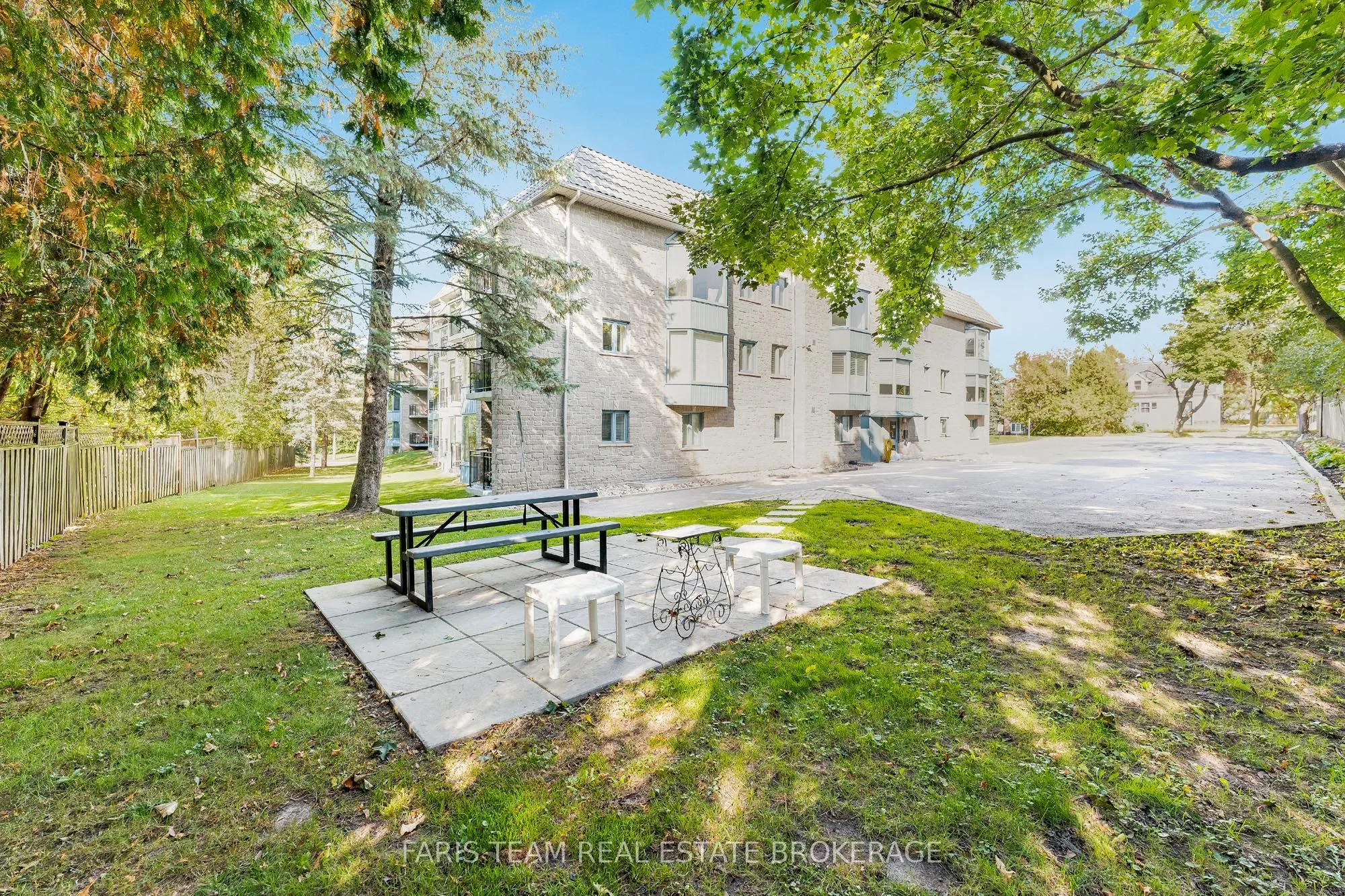 85 Wellington Street W, #307