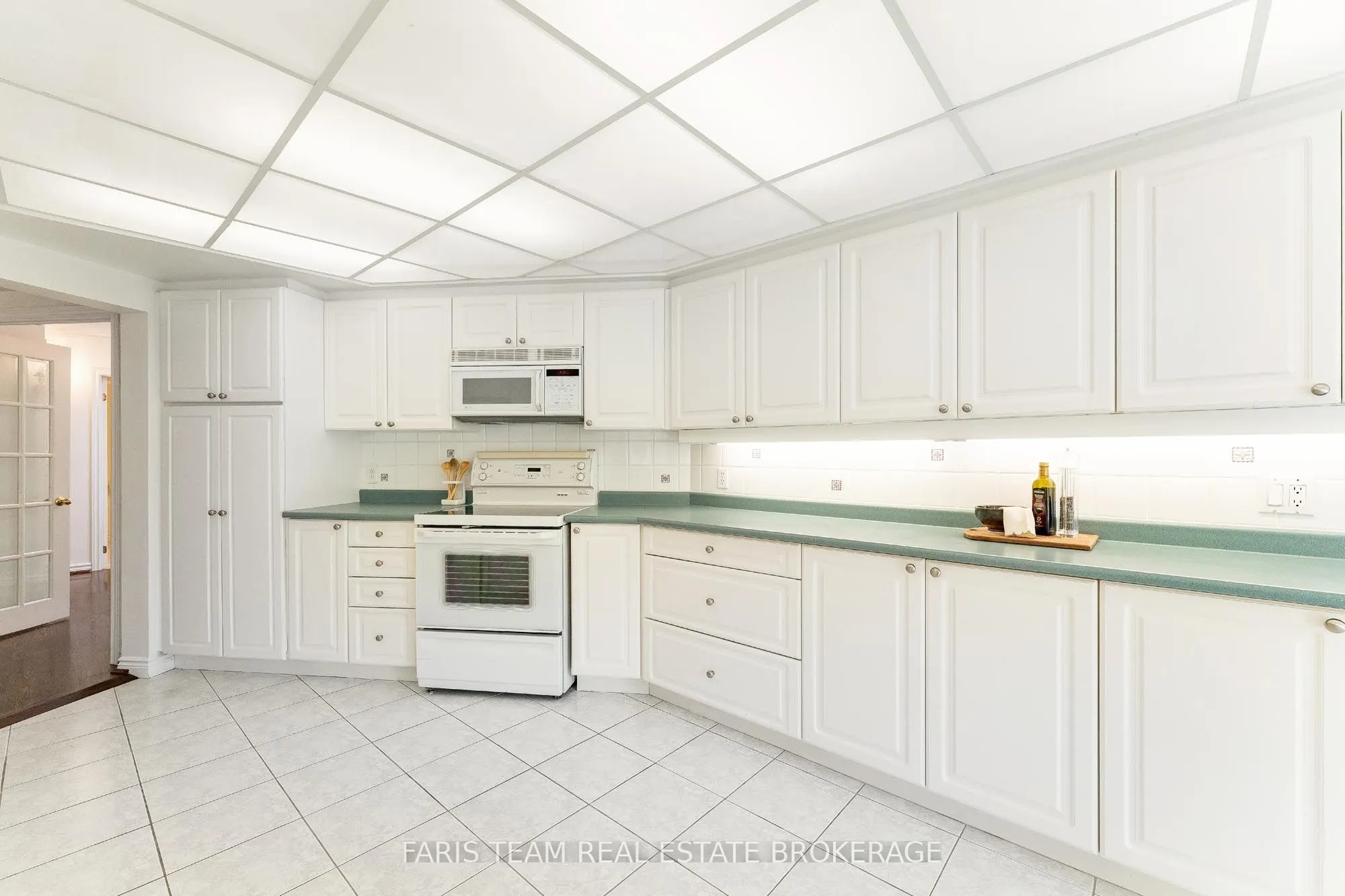 85 Wellington Street W, #307