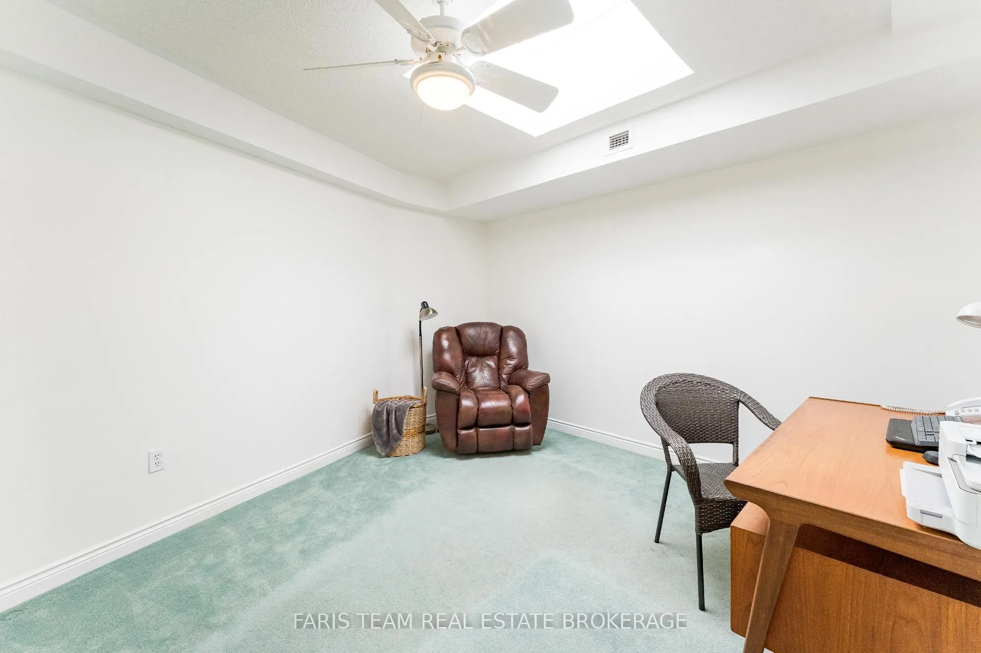 85 Wellington Street W, #307