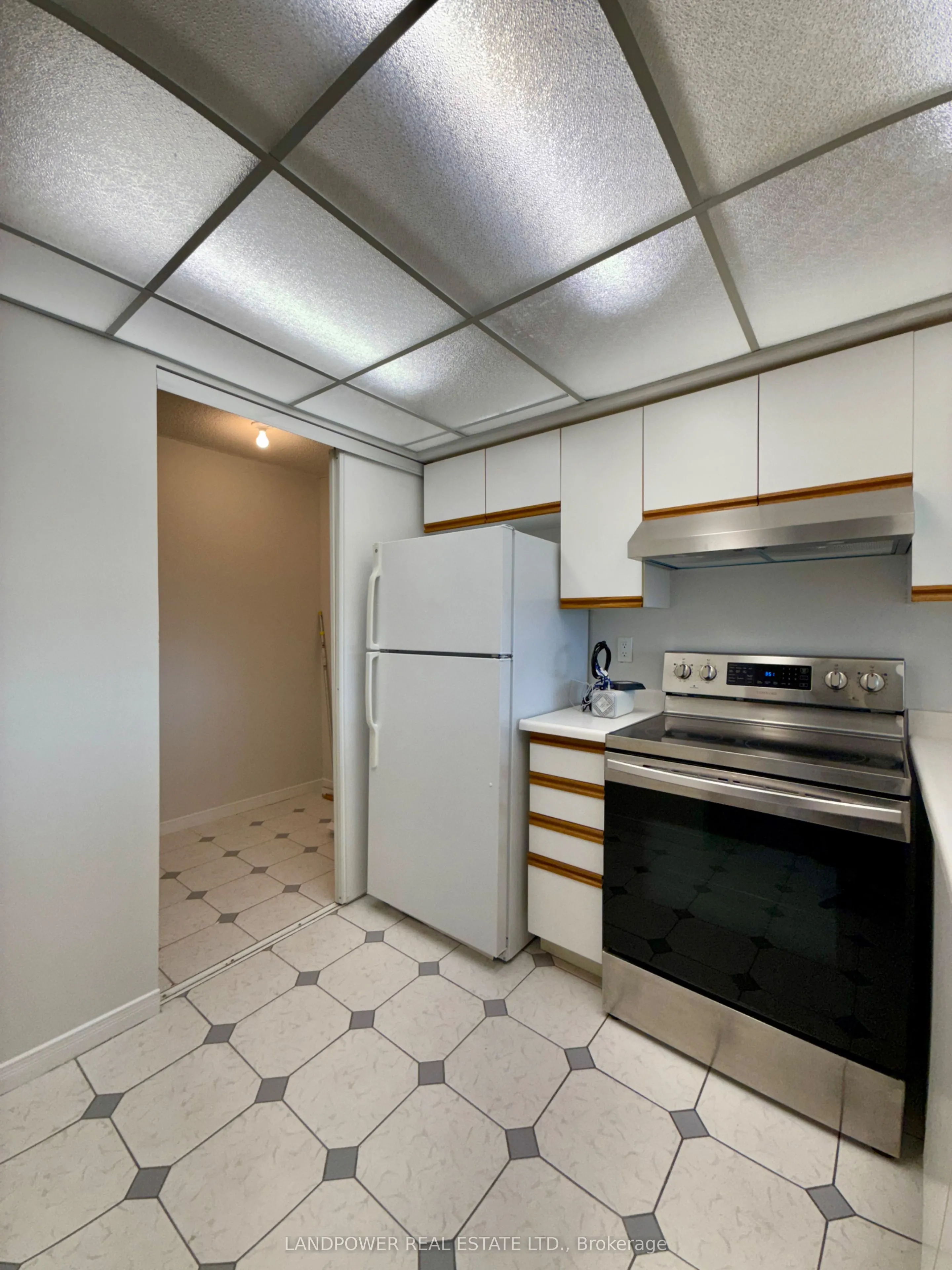 309 Major Mackenzie Drive, #807