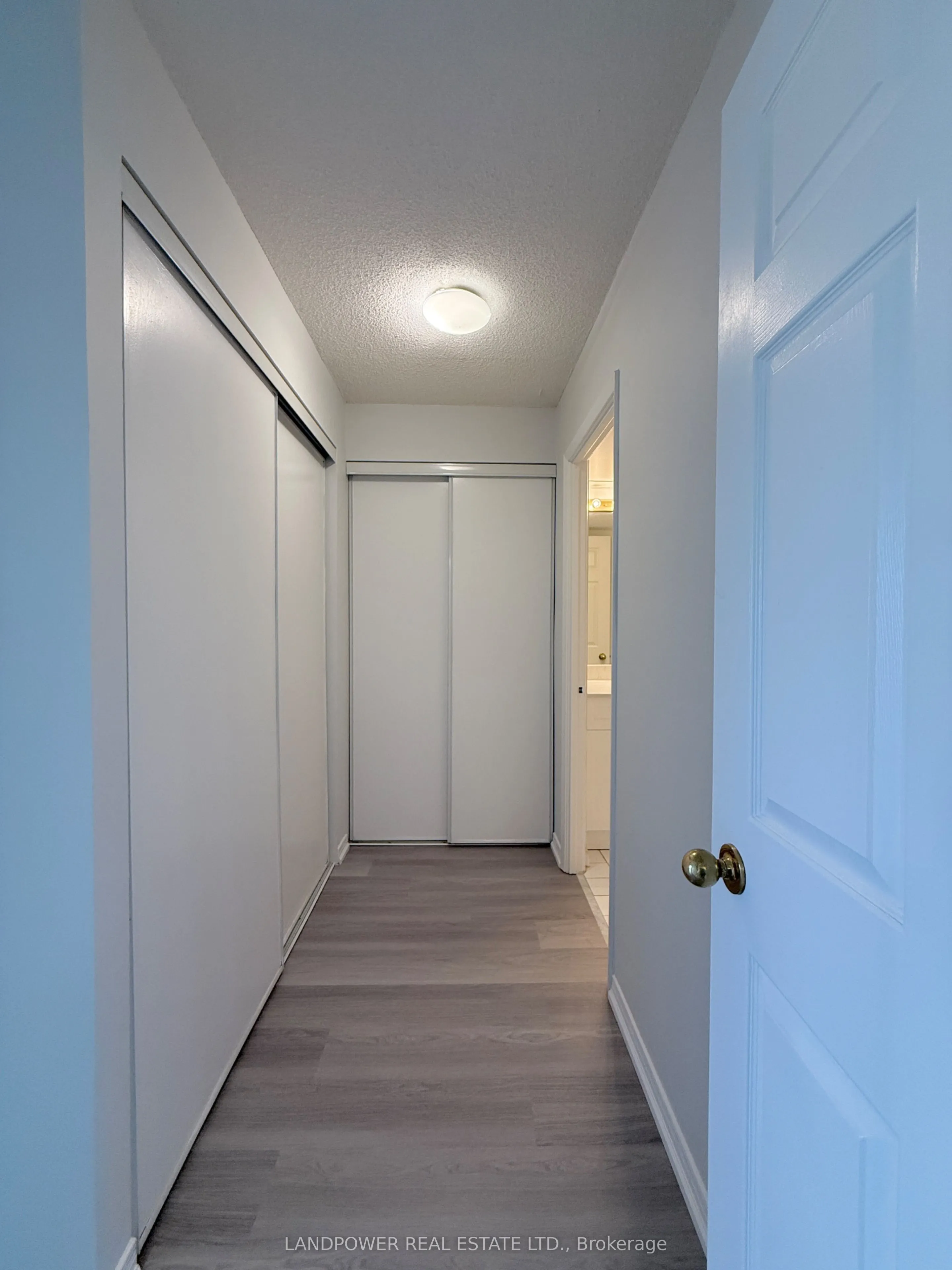 309 Major Mackenzie Drive, #807