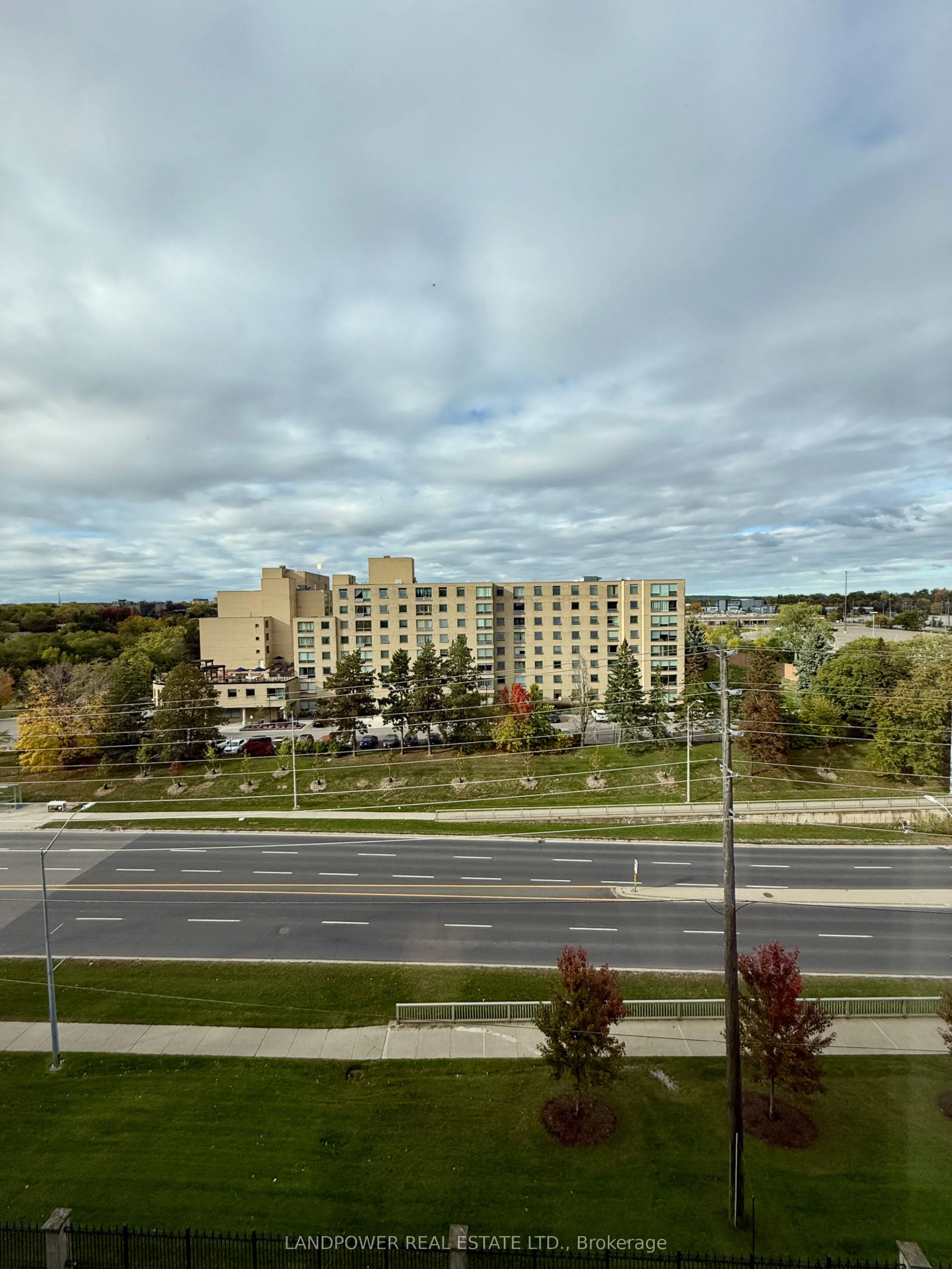 309 Major Mackenzie Drive, #807