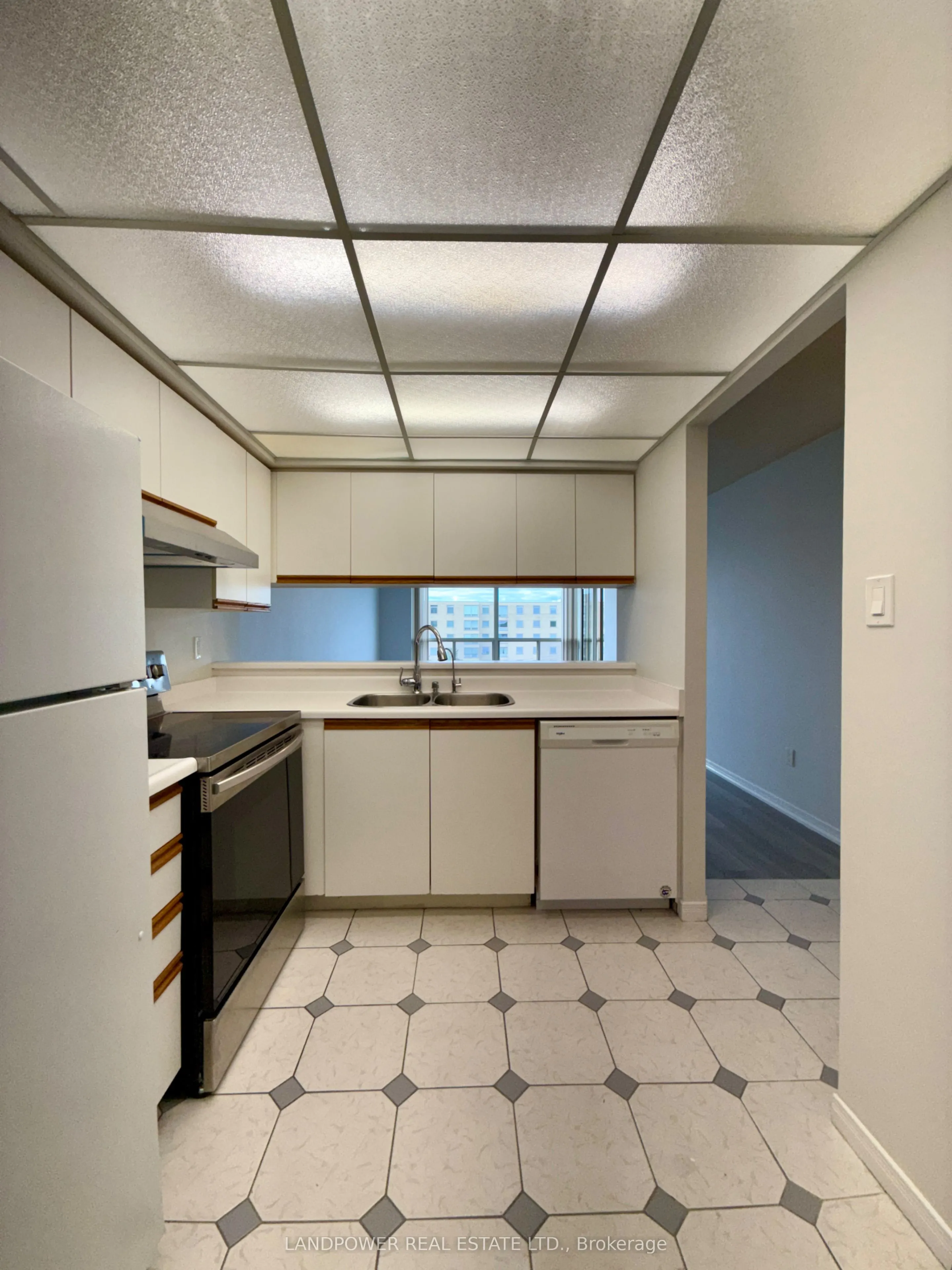 309 Major Mackenzie Drive, #807