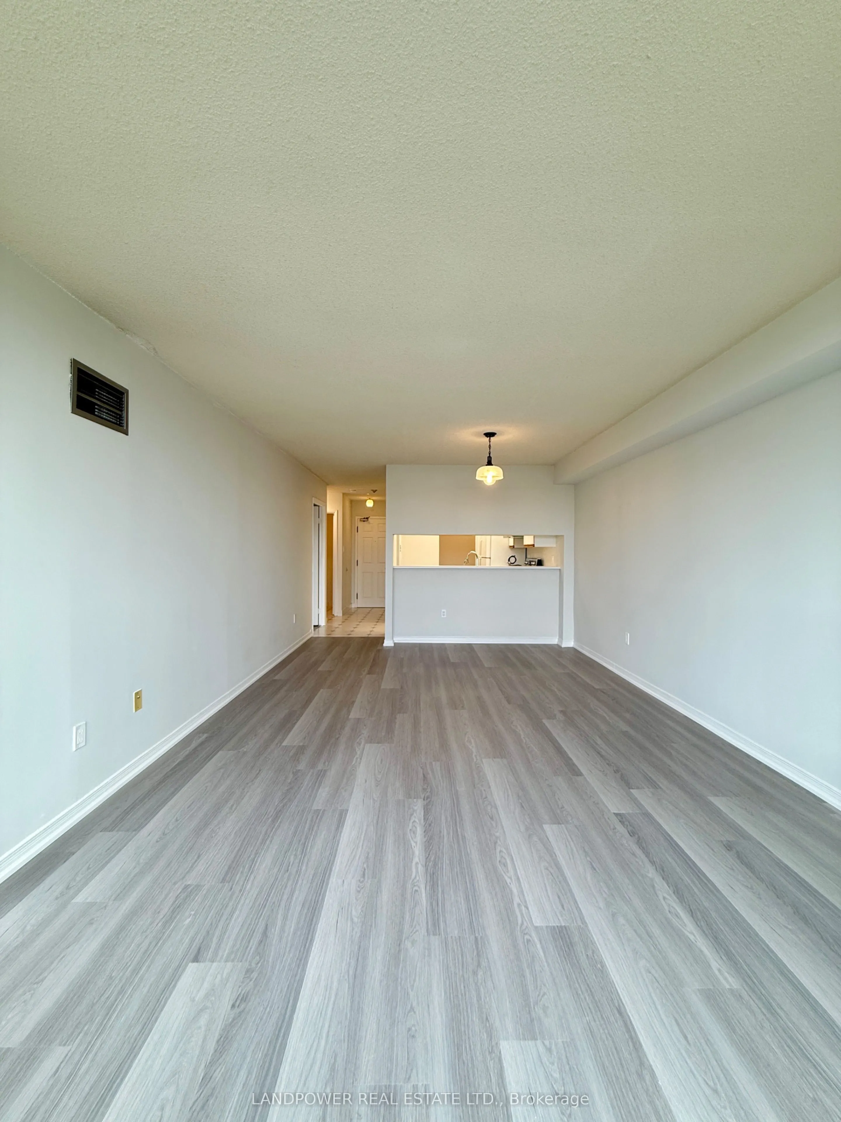 309 Major Mackenzie Drive, #807