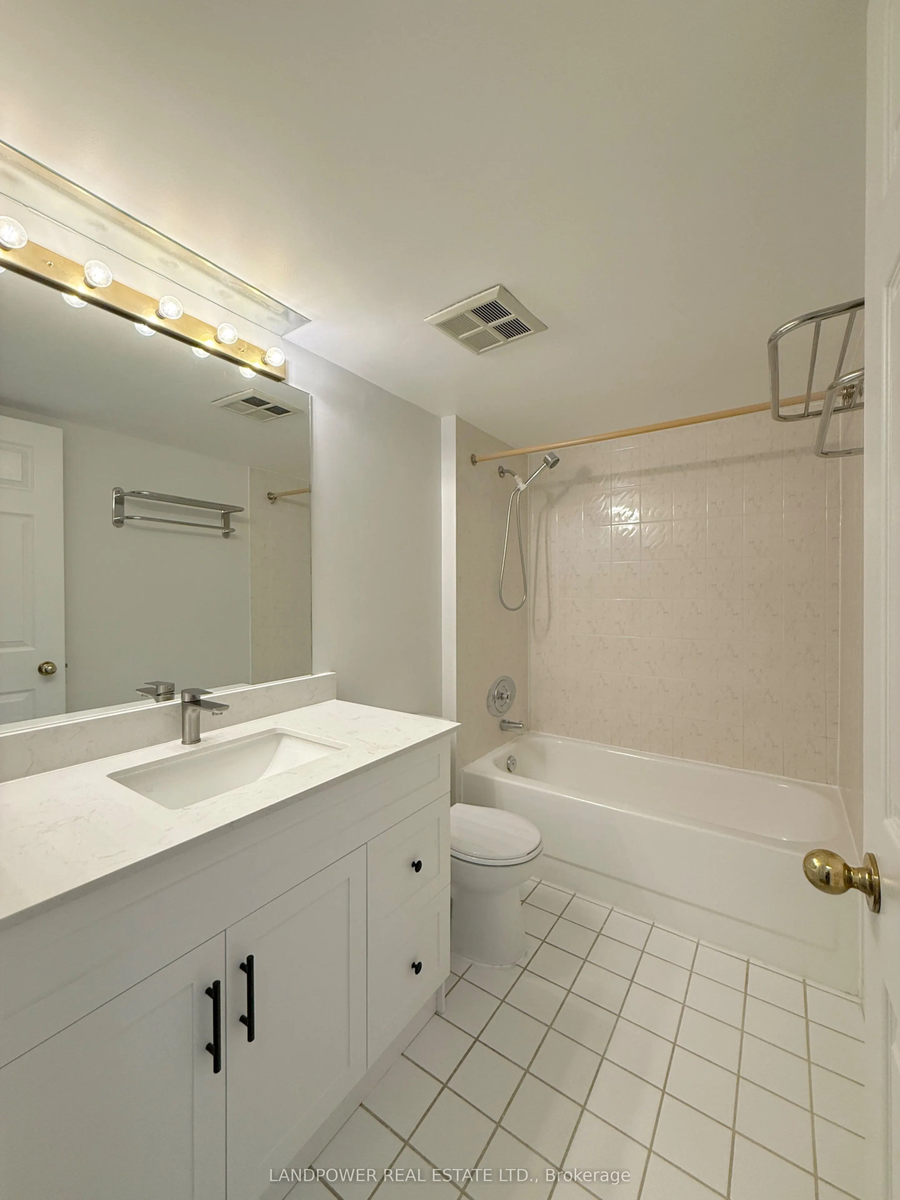 309 Major Mackenzie Drive, #807