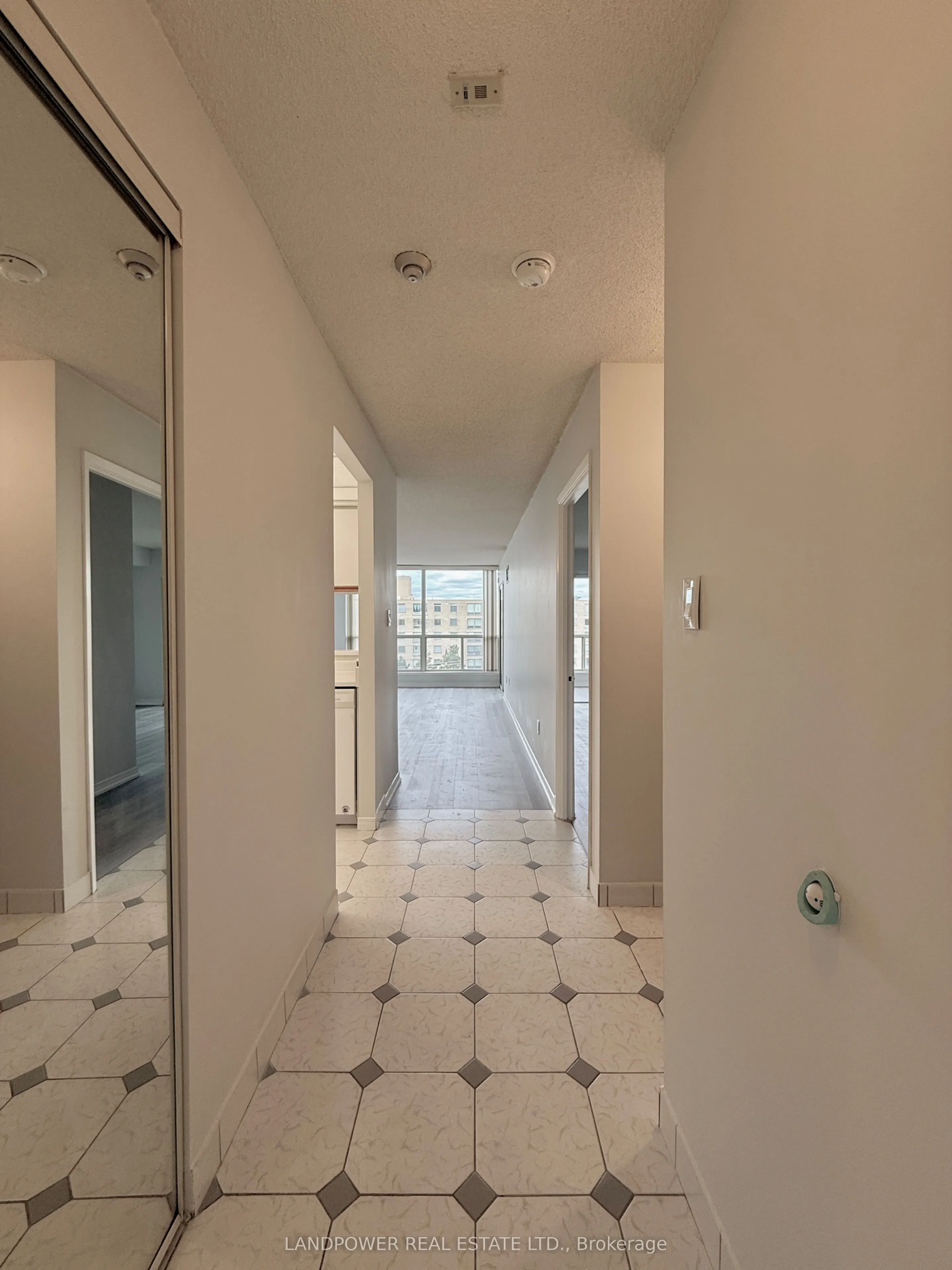 309 Major Mackenzie Drive, #807