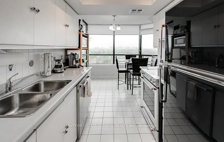 7420 Bathurst Street, #909