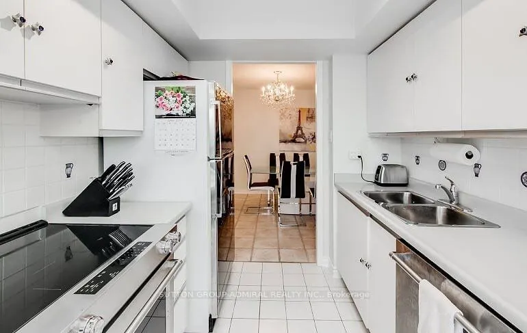 7420 Bathurst Street, #909