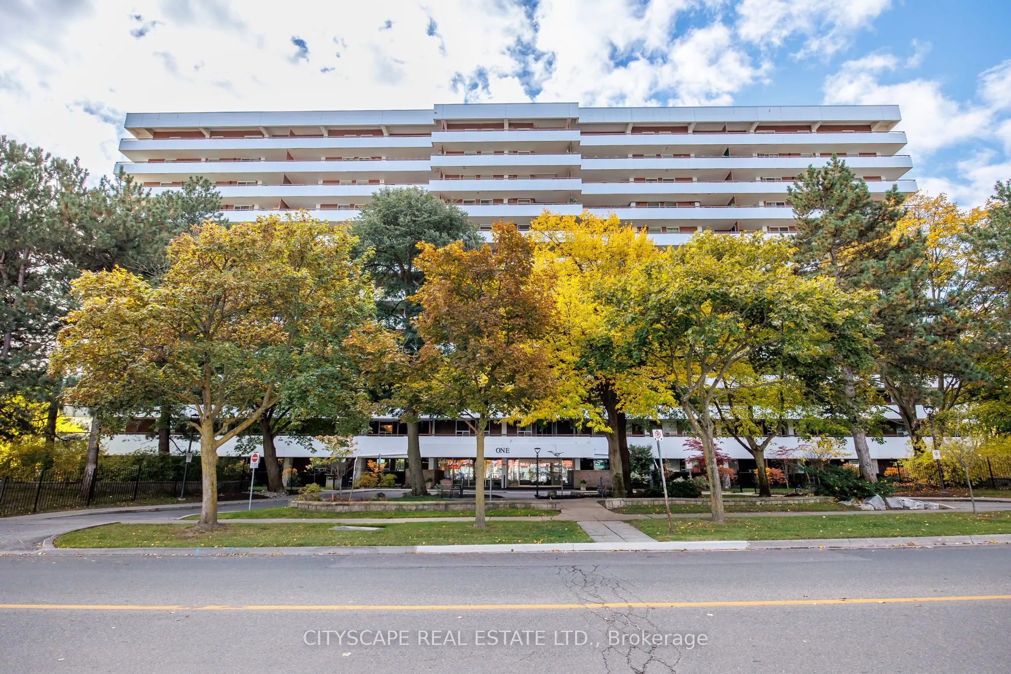 1 Royal Orchard Boulevard, #810