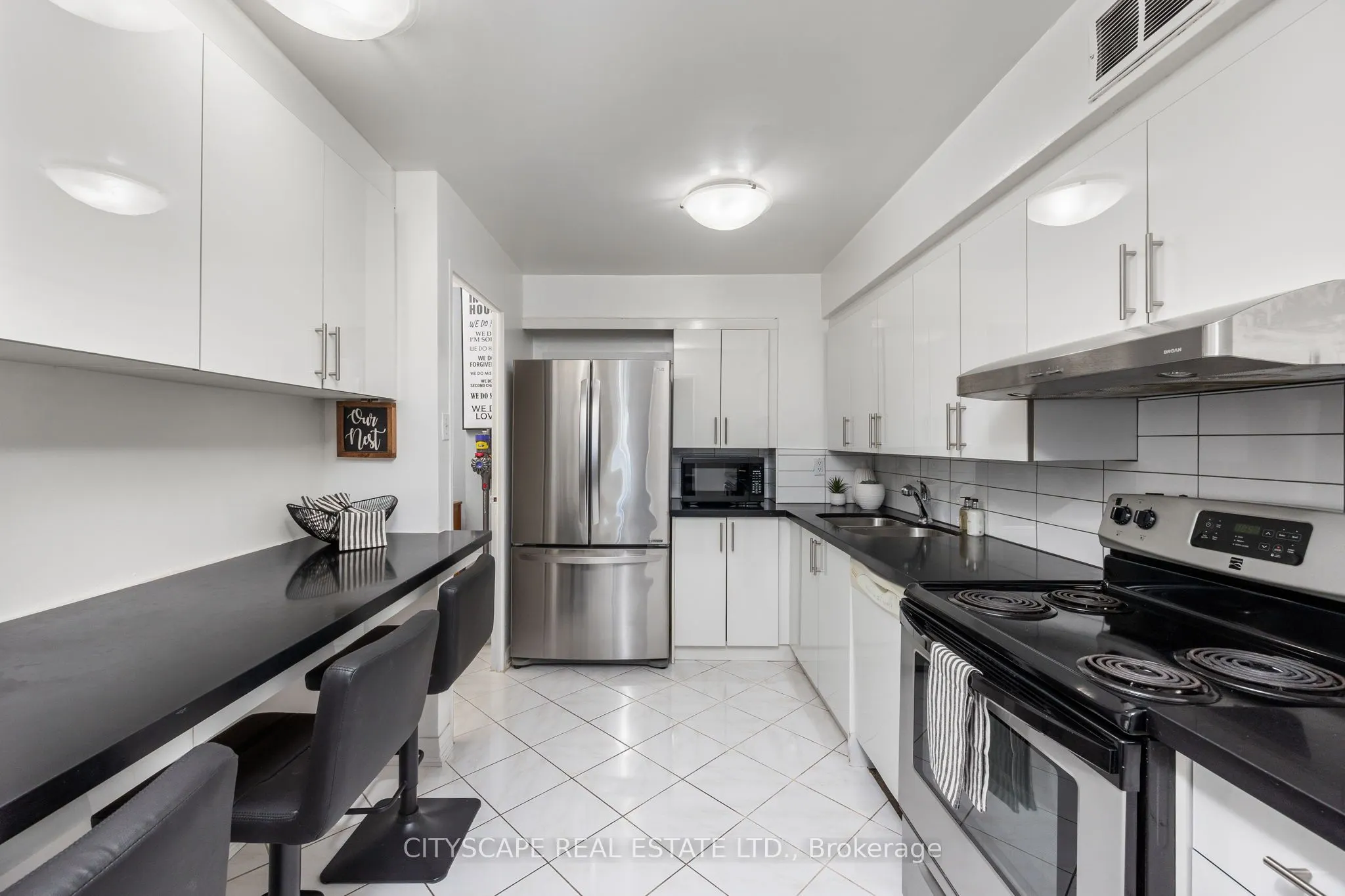 1 Royal Orchard Boulevard, #810