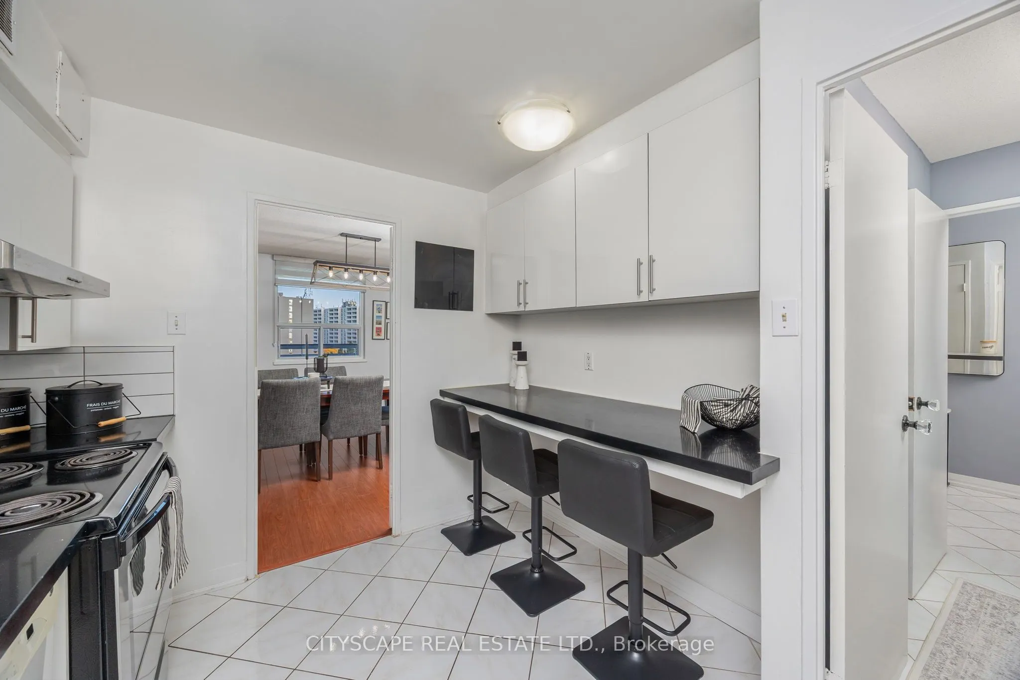 1 Royal Orchard Boulevard, #810