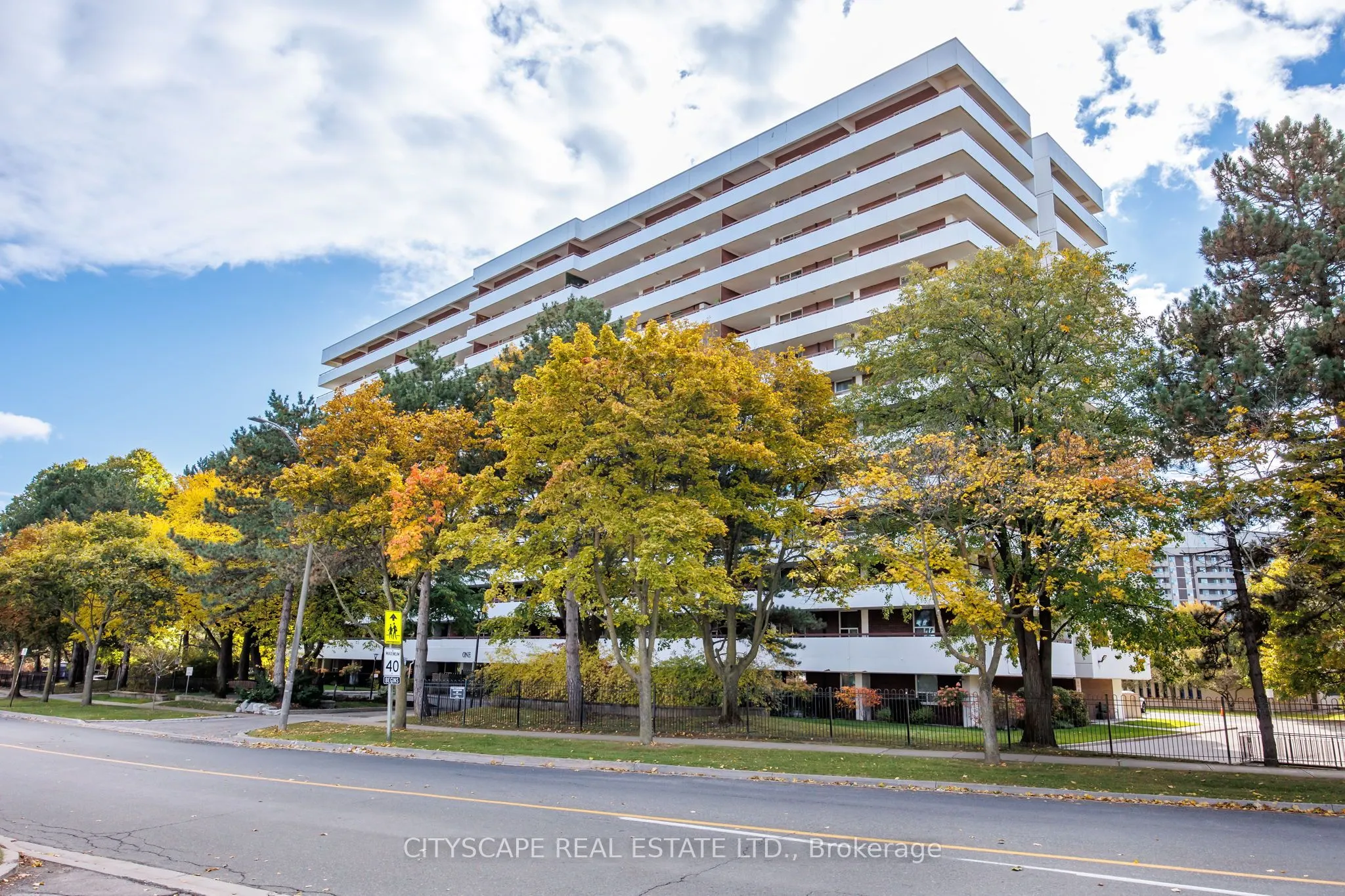 1 Royal Orchard Boulevard, #810