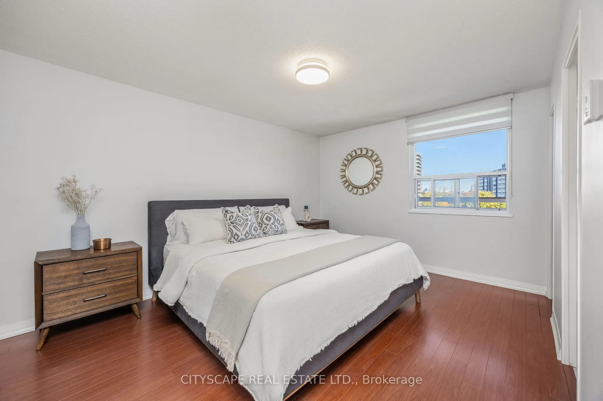 1 Royal Orchard Boulevard, #810