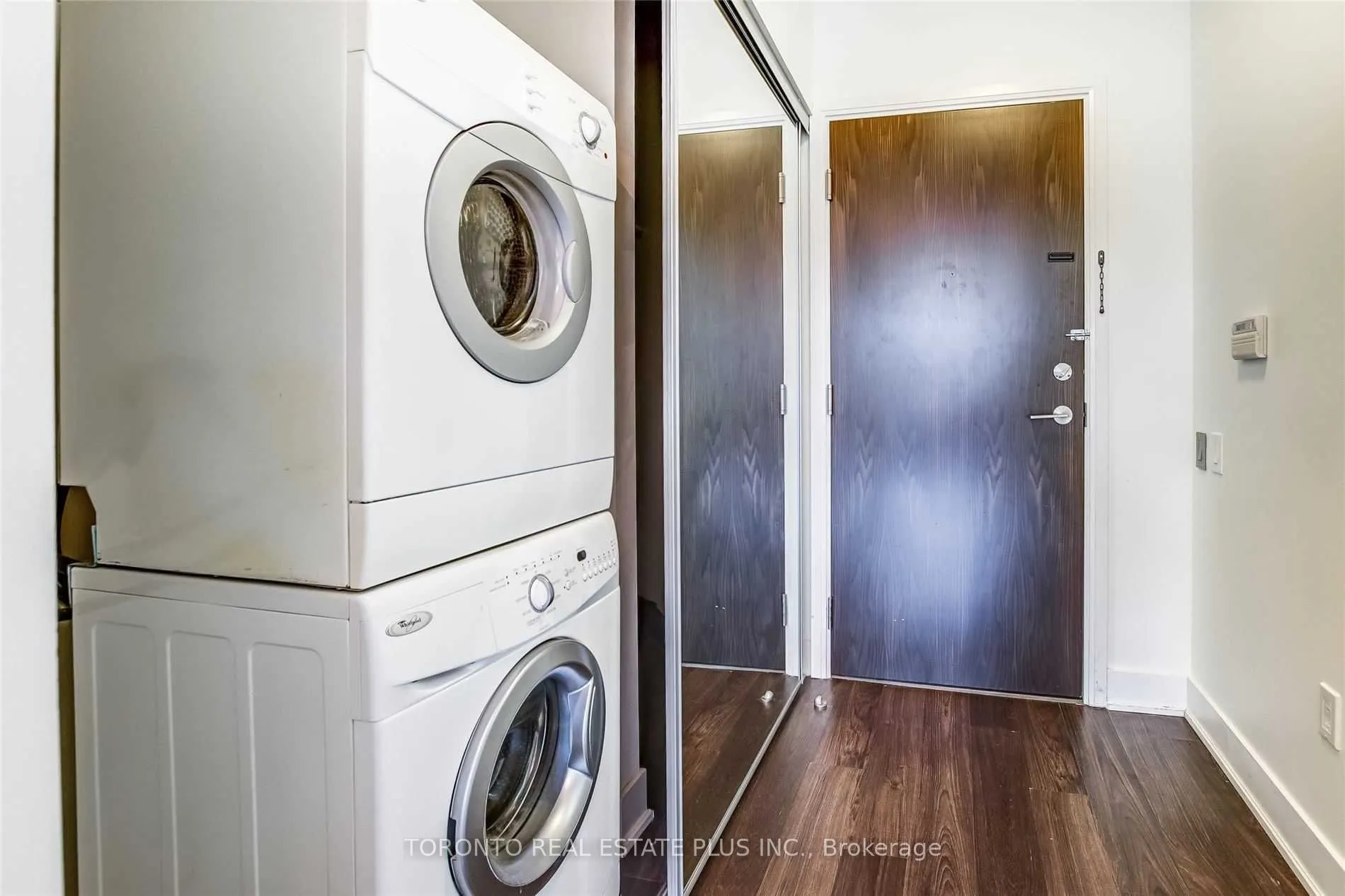 7608 Yonge Street, #206