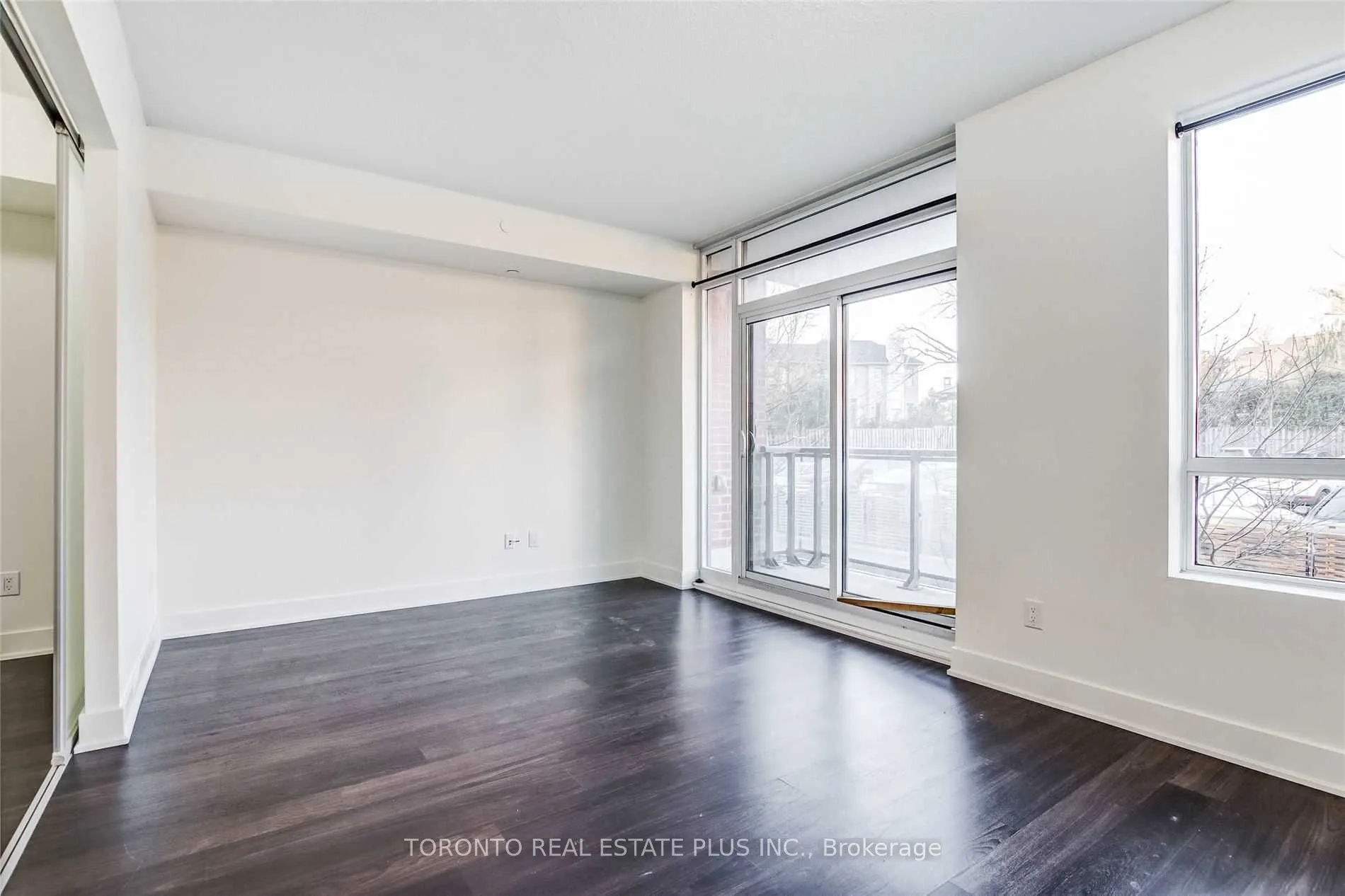 7608 Yonge Street, #206