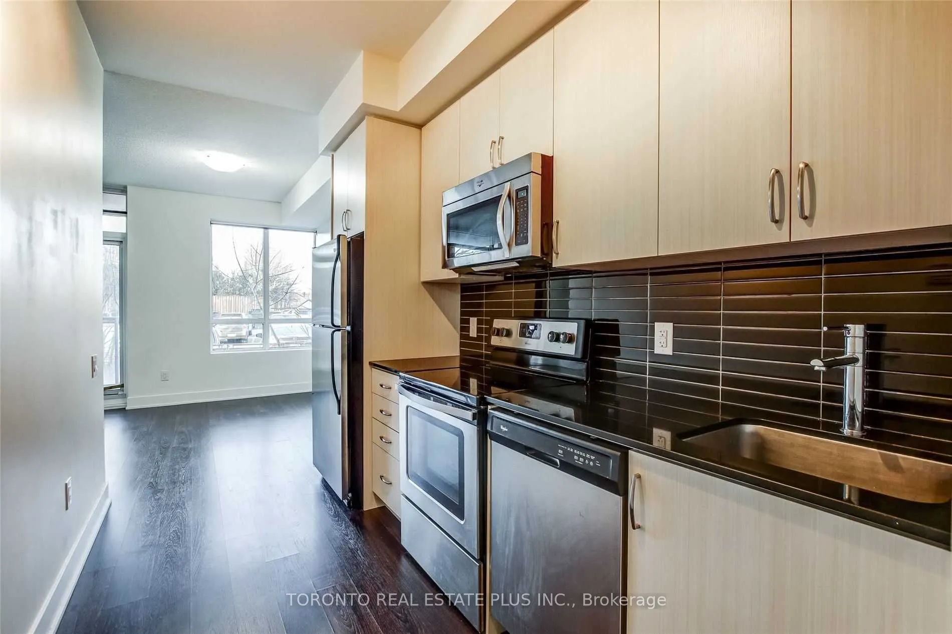 7608 Yonge Street, #206