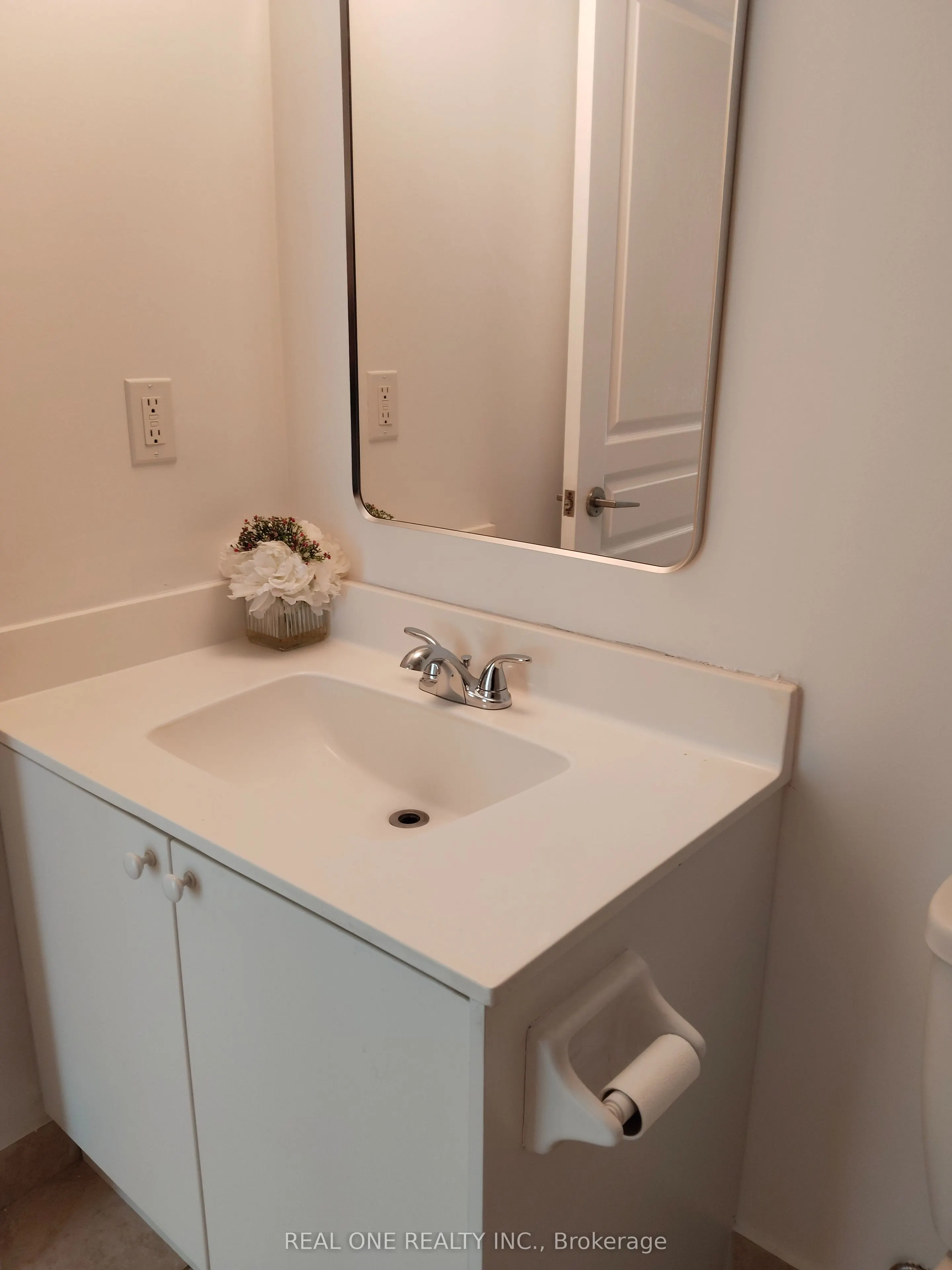 75 South Town Centre Boulevard, #703