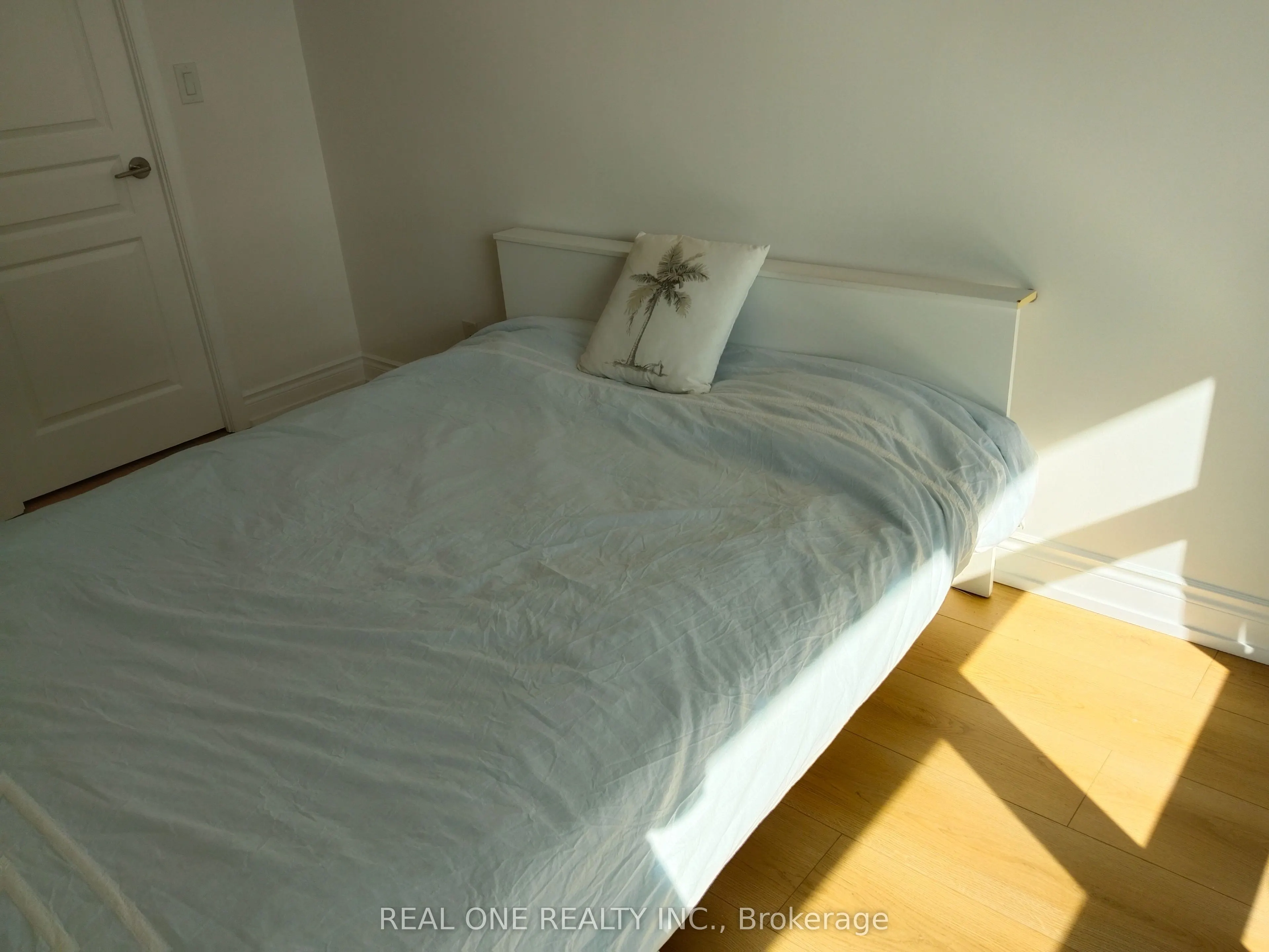 75 South Town Centre Boulevard, #703